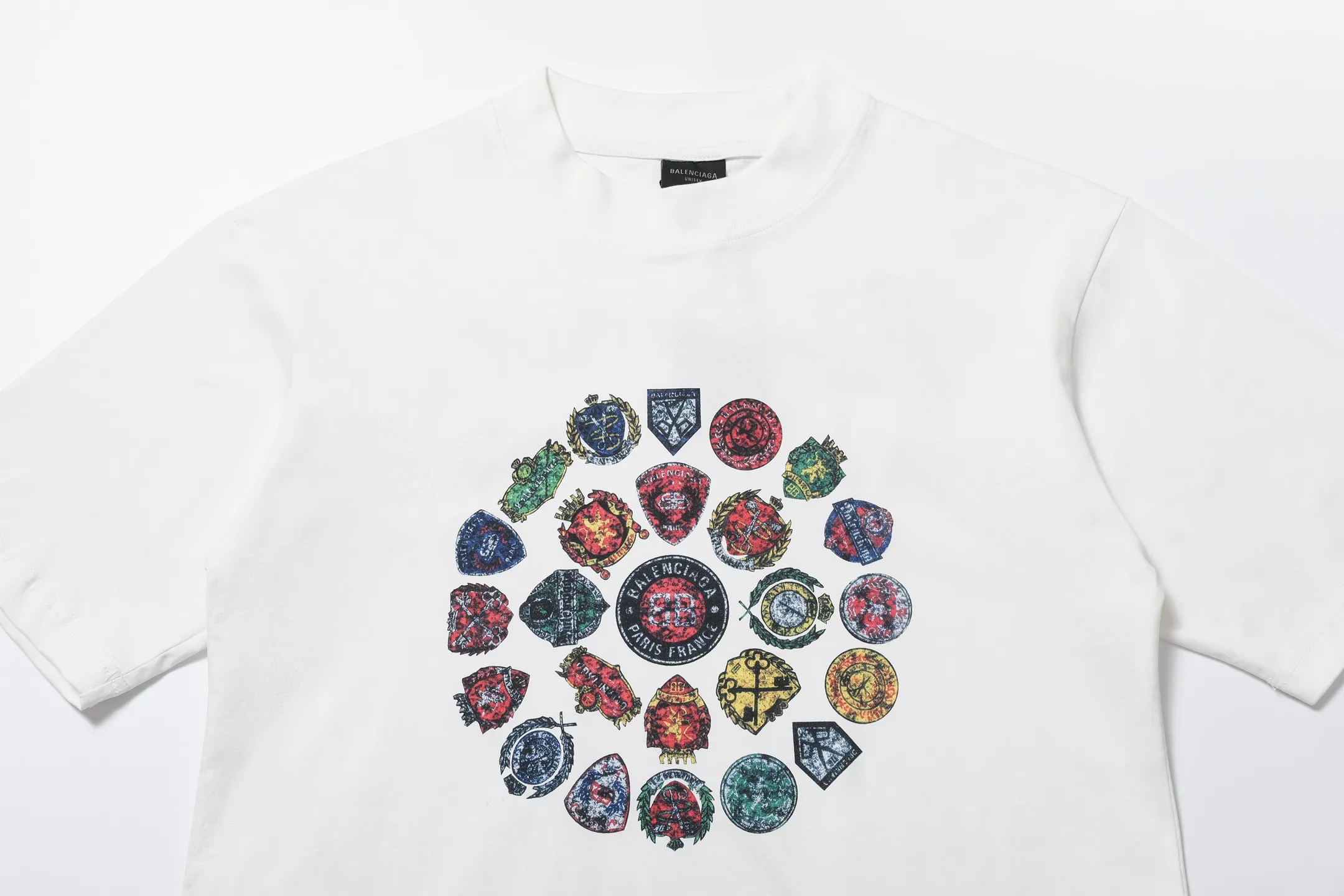 🅿️190 9208# Detailed picture Top version [[BALENCIA*GA] official website quality Paris new front and back letter badge icon LOGO printed short-sleeved T-shirt OS version Loose dropped shoulders Unisex style Fabric: 260 grams 100% cotton double yarn Technology: front and rear digital direct printing Garment washing Shape solid color Color: black off-white Size: XS S M L