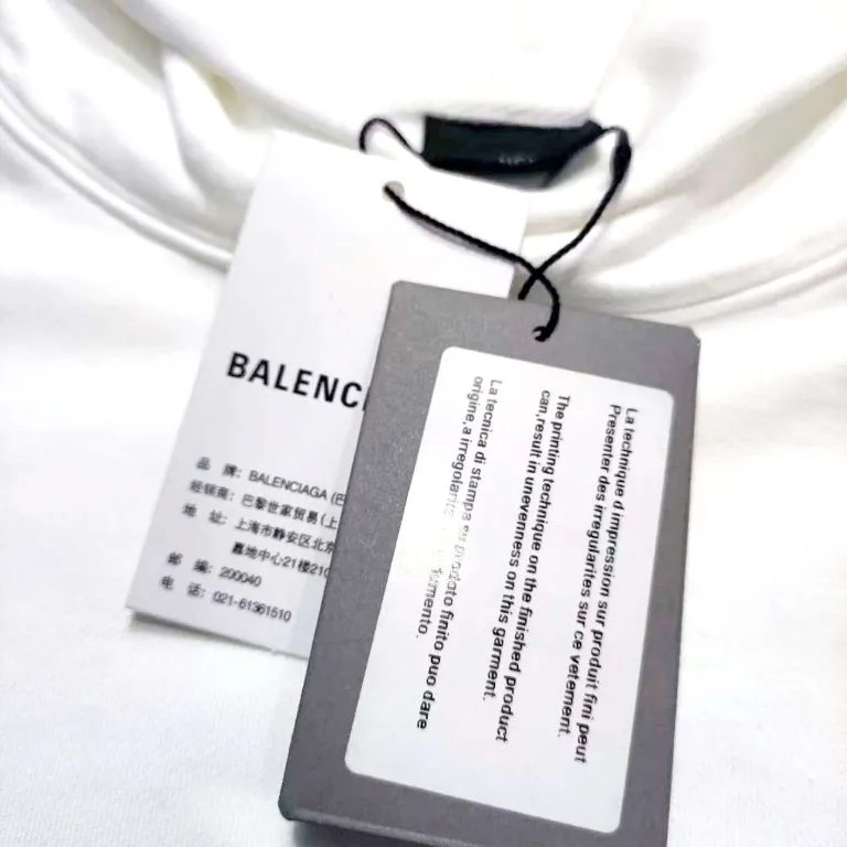 [New arrival] BALENCIAGA/Large 3m embroidered hooded sweatshirt. The embroidery distinguishes Tajima's machine from Niu 90,000 needle embroidery. It is full of details. It is really hard to restore the authentic details. The fabric is made of 480g pure cotton David sweater. It is full of thickness. Thousand needle embroidery process. Threads, cuffs and hems are all three standards for large products. Comparison is welcome. The version adopts OS loose shoulder design. Same style for men and women. Color: Black White Size: XS-L P:490