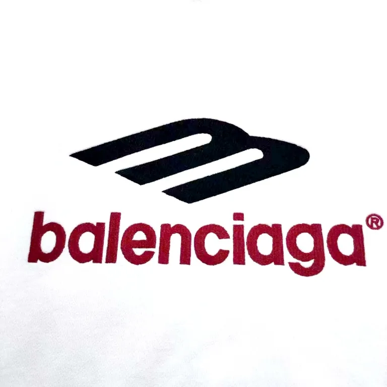 [New arrival] BALENCIAGA/Large 3m embroidered hooded sweatshirt. The embroidery distinguishes Tajima's machine from Niu 90,000 needle embroidery. It is full of details. It is really hard to restore the authentic details. The fabric is made of 480g pure cotton David sweater. It is full of thickness. Thousand needle embroidery process. Threads, cuffs and hems are all three standards for large products. Comparison is welcome. The version adopts OS loose shoulder design. Same style for men and women. Color: Black White Size: XS-L P:490