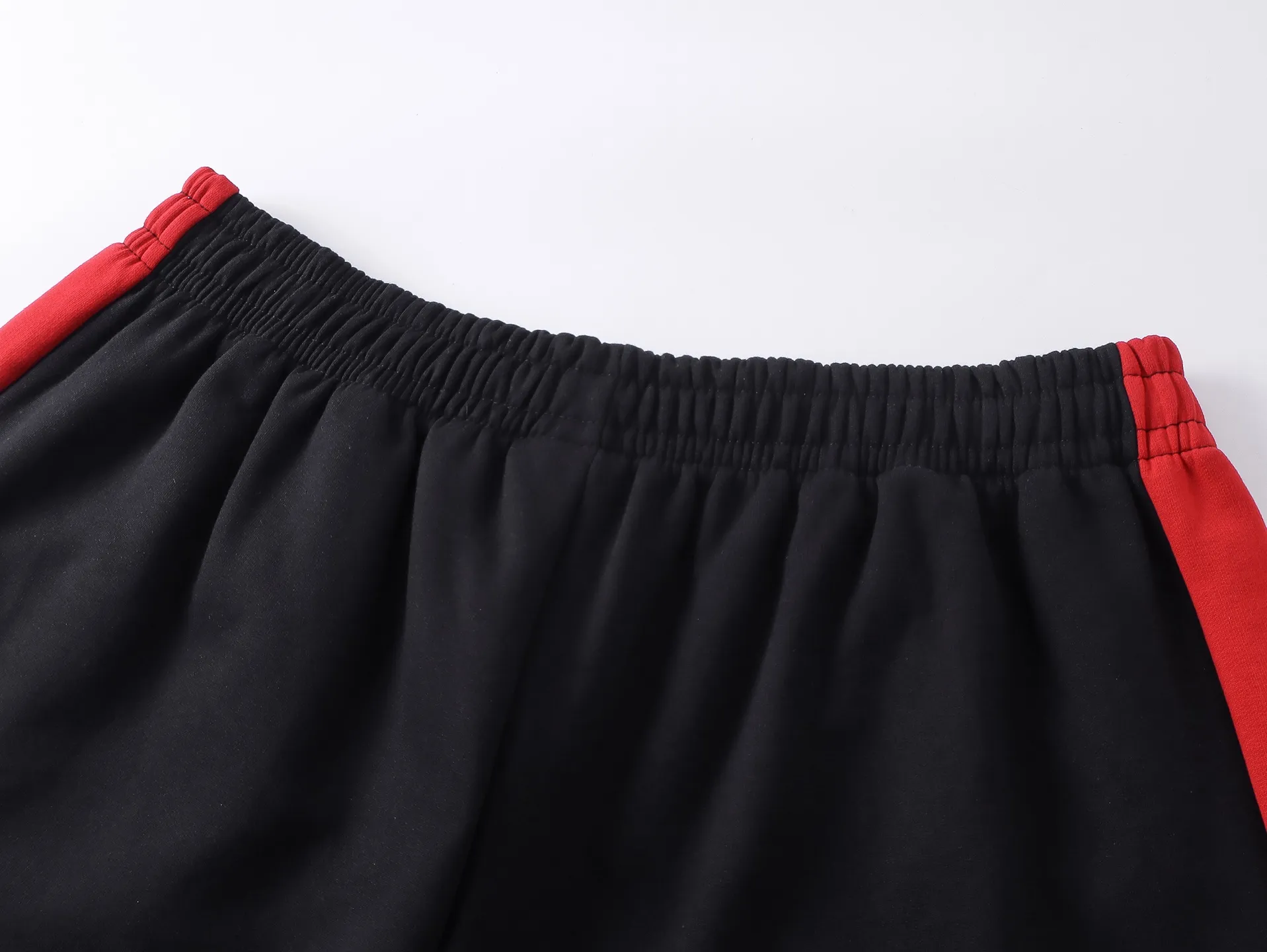🅿️230 real photos [Top version. Official website quality] BALENCI*GA/26 new model. Paris co-branded Puma series patchwork embroidered shorts. Embroidered LOGO on the front left and right sides. Multicolor stitching on the sides. SS25 latest model. Research and development at the first time, different market currencies. Comparisons welcome. The fabric is made of Paris ZP custom-woven and dyed cotton sweatshirt, with a weight of 460 grams. The cloth surface is clean. The cloth pattern is clear, soft and comfortable. The embroidery is embroidered using imported Tajima embroidery machines. The letters are clear, the three-dimensional effect is strong, and there are no burrs. Jubie market currency. Welcome to compare. Same style for men and women Coding: BL257001 Color: Black Size: XS S M L