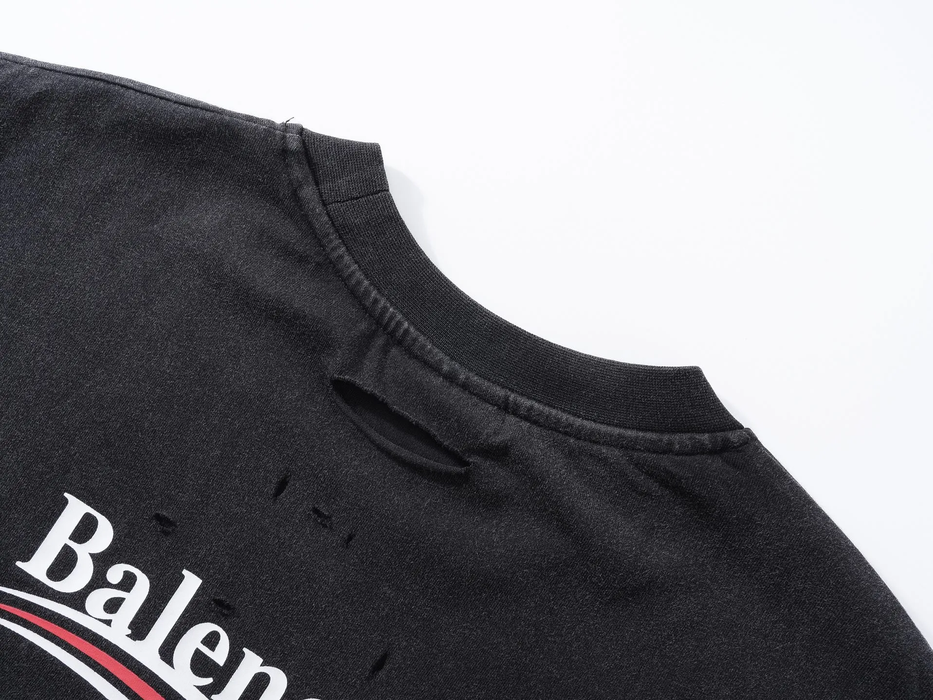 🅿️270 real photos [Top version. Official website quality] BALENCI*GA/Paris BALENCI*GA#25 new style, Coke letters classic LOGO printed on the chest and back, washed and worn two-piece long-sleeved T-shirt. Brick cabinet synchronization. Note! ️This model is a two-piece set. Wash water super heavy process. Welcome to compare. The fabric is made of Paris ZP custom-woven and dyed 100% cotton double-yarn compact cotton. The weight is 260 grams. The cloth surface is clean. The cloth pattern is clear. It is soft and comfortable. It has good color fastness and is not easy to change color. The threads are woven and dyed with no color difference. The printing uses imported environmentally friendly materials and the letters are three-dimensional. Comparisons welcome. Restore brick cabinet. The version adopts OS loose shoulder version. Same style for men and women. Code: BL255082 Color: washed black Size: XS S M L
