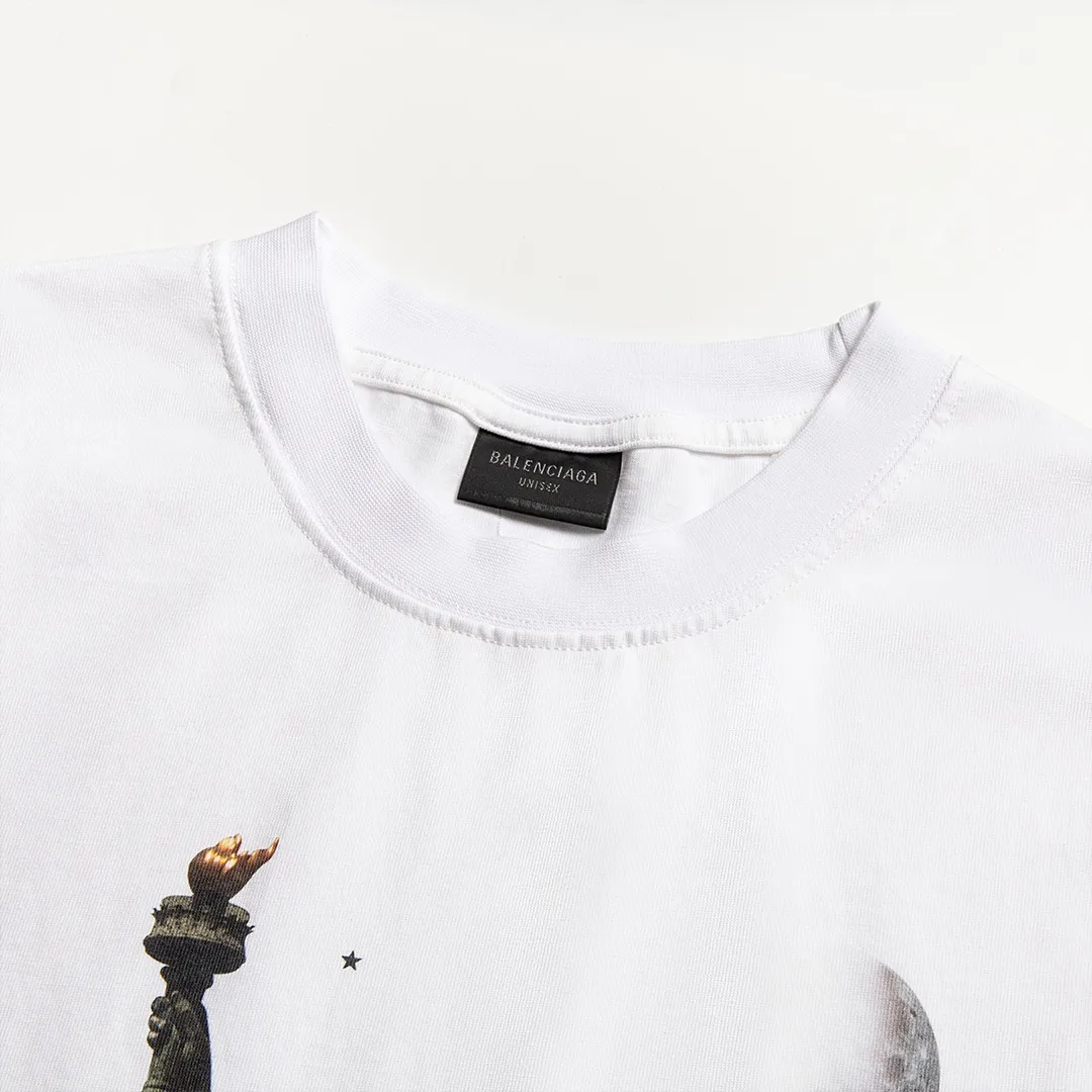 🅿️180 9112# Detailed picture Top version [[BALENCIA*GA] official website quality Paris new Statue of Liberty catwalk style short-sleeved T-shirt OS version loose dropped shoulders Unisex fabric: 260g 100% cotton double yarn Technology: front digital direct printing Garment wash worn distressed fixed color Color: washed black white Size: XS S M L