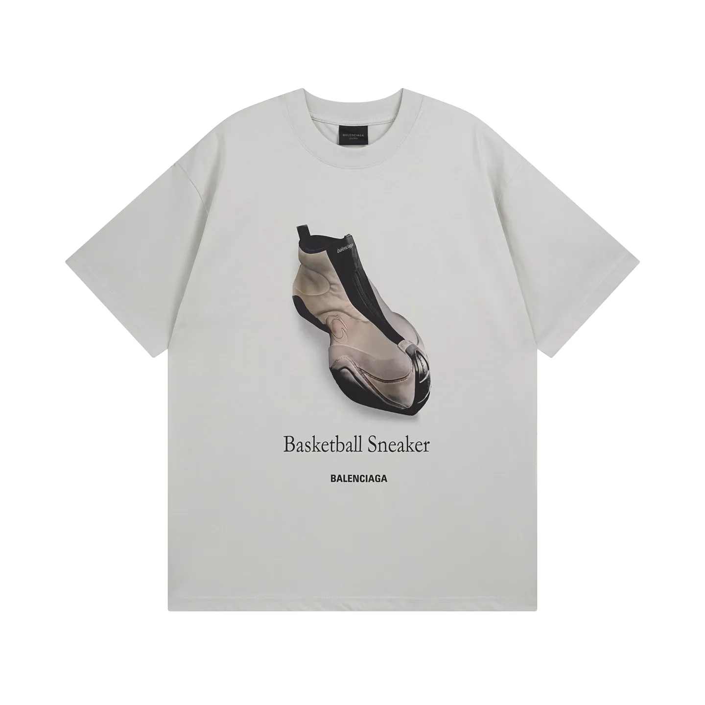🅿️180 photos [Top version. Official website quality] BALENCI*GA/Paris. SS25 latest model, direct-printed short-sleeved T-shirts on the front and back of the shoes. Brick cabinet synchronization. Genuine product developed in the first time, happy to print and compare! The fabric is made of Paris ZP custom-woven and dyed cotton double yarn. Weighing 260 grams, the cloth surface is clean. The cloth pattern is clear, soft and comfortable. The threads are dyed with no color difference. The printing uses direct-injection environmentally friendly imported materials. The letters are clear and the effect is three-dimensional. The version adopts OS loose shoulder design. Same style for men and women. Code: BL253660 Color: gray and white Size: XS S M L