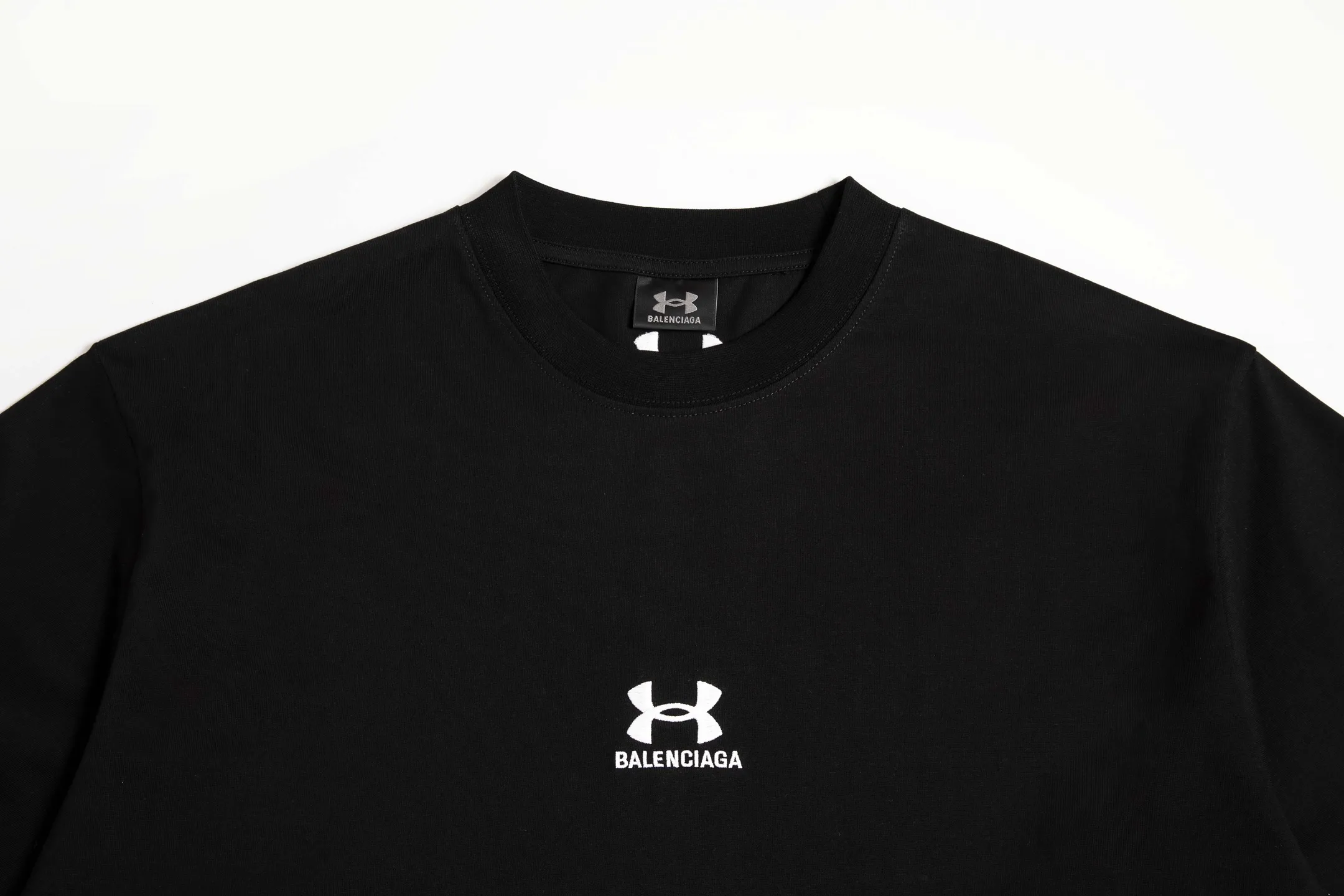 🅿️170 9158# Detailed picture Top version [[BALENCIA*GA] official website quality New Paris co-branded UnderArmour front and rear embroidered short-sleeved T-shirt OS version Loose dropped shoulders Unisex Fabric: 260g 100% cotton double yarn Process: Front and back embroidery Garment washing Shape solid Color: Black Red Size: XS S M L