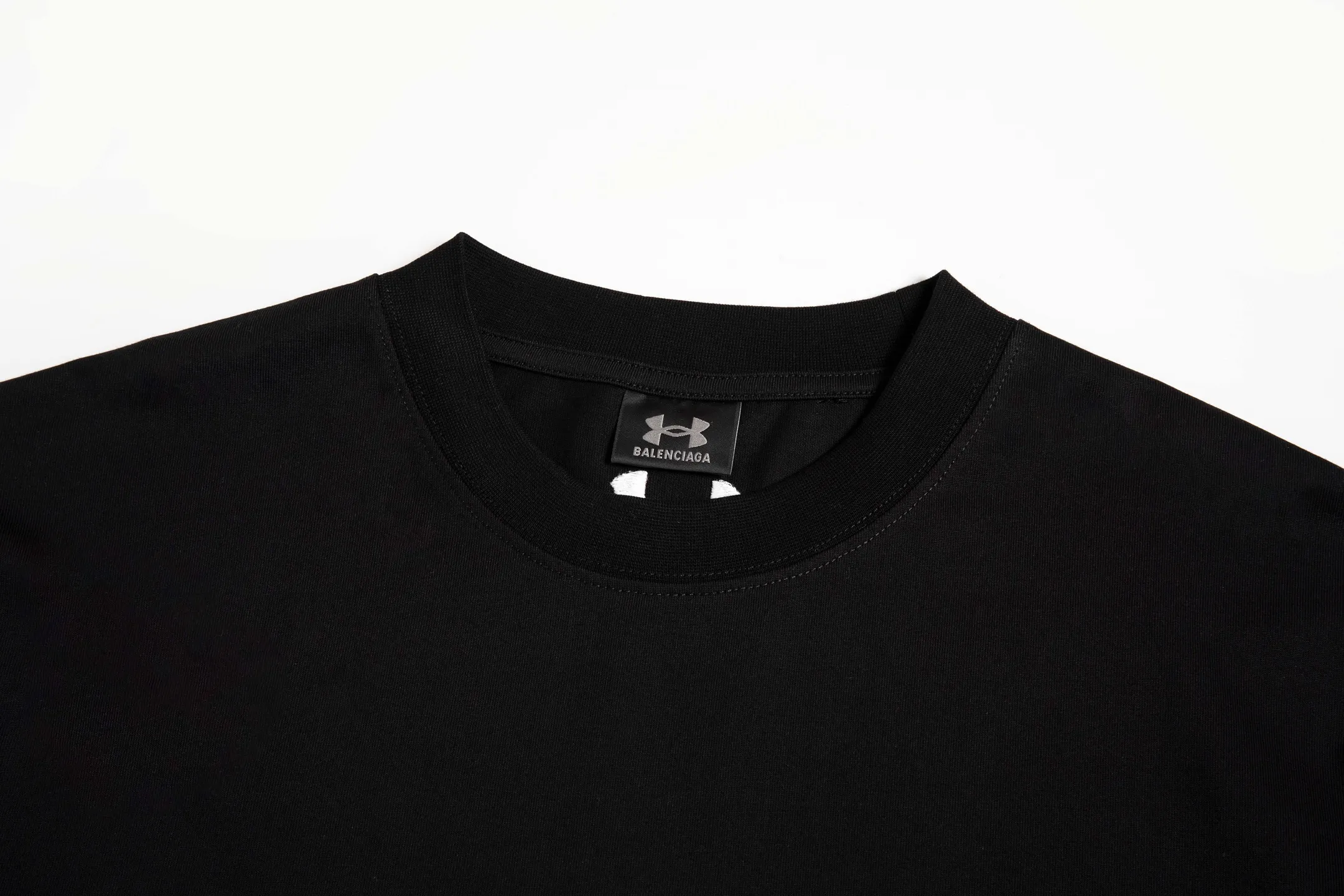 🅿️170 9158# Detailed picture Top version [[BALENCIA*GA] official website quality New Paris co-branded UnderArmour front and rear embroidered short-sleeved T-shirt OS version Loose dropped shoulders Unisex Fabric: 260g 100% cotton double yarn Process: Front and back embroidery Garment washing Shape solid Color: Black Red Size: XS S M L