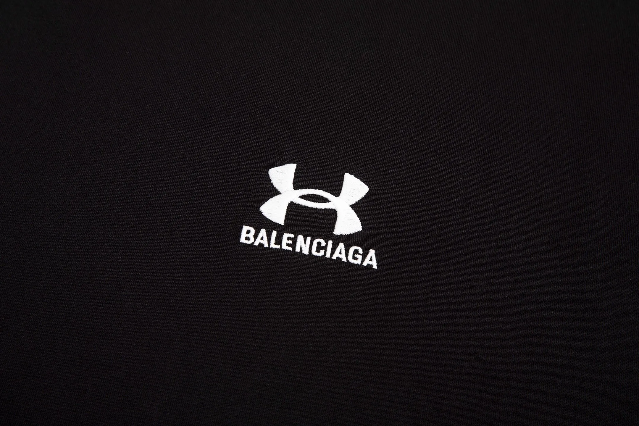 🅿️170 9158# Detailed picture Top version [[BALENCIA*GA] official website quality New Paris co-branded UnderArmour front and rear embroidered short-sleeved T-shirt OS version Loose dropped shoulders Unisex Fabric: 260g 100% cotton double yarn Process: Front and back embroidery Garment washing Shape solid Color: Black Red Size: XS S M L