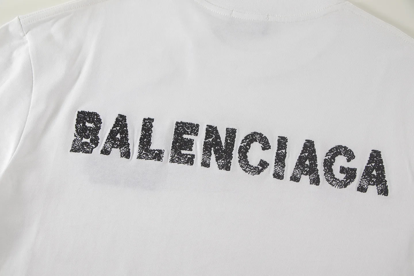 🅿️170 Balenciaga2026 embroidery🪡New T-shirt Material: Made of high version 300g double yarn combed cotton Size: S M L XL Color: black and white Style number: W2808