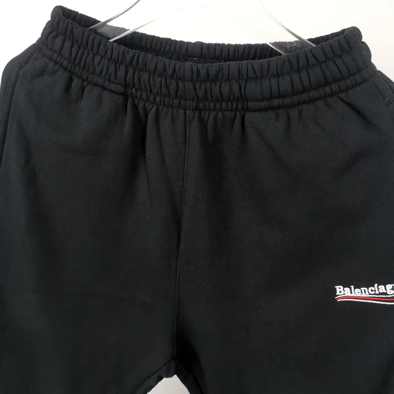 [New arrival] Top tried and tested version Balenciaga 21SS BLCG Balenciaga Wave Coke male and female couple celebrity same style pure cotton terry trousers sweatpants casual pants classic and versatile style is here! With these pants, they look perfect no matter what outfit you wear! Get it now! Customized special fabrics, ready-to-wear washable, soft and comfortable to the touch.  460 grams of dust-free sweatshirt fabric, washed and cut. Imported environmentally friendly water glue is added to the garment and washed twice to ensure consistent printing. Customized wash mark. This year's sincere shorts LOGO adopts Japanese Tajima embroidery technology, and the printing is full and meticulous. Color: Black/Grey/White/Blue Size: XS-L P:370