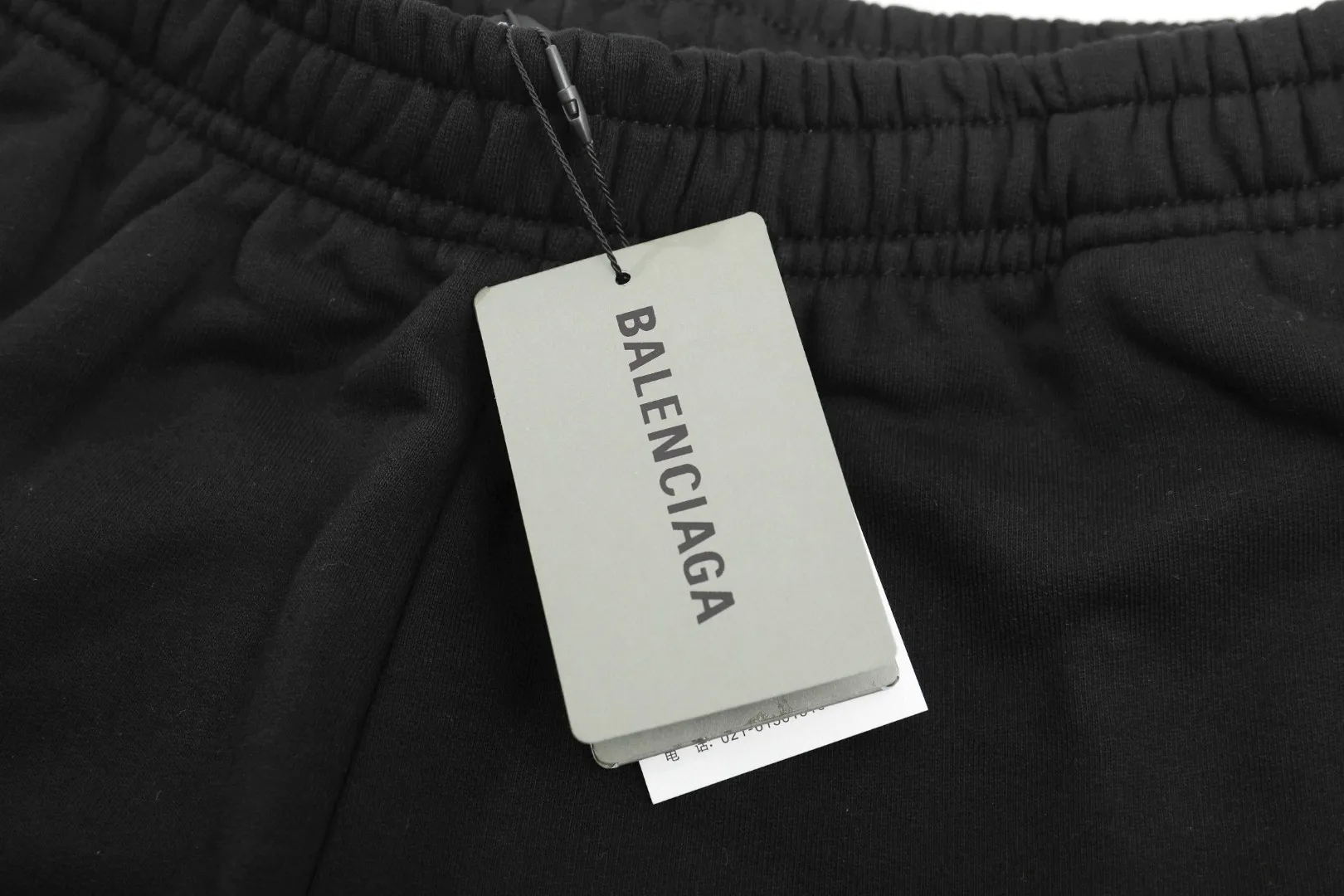 [New arrival] Top tried and tested version Balenciaga 21SS BLCG Balenciaga Wave Coke male and female couple celebrity same style pure cotton terry trousers sweatpants casual pants classic and versatile style is here! With these pants, they look perfect no matter what outfit you wear! Get it now! Customized special fabrics, ready-to-wear washable, soft and comfortable to the touch.  460 grams of dust-free sweatshirt fabric, washed and cut. Imported environmentally friendly water glue is added to the garment and washed twice to ensure consistent printing. Customized wash mark. This year's sincere shorts LOGO adopts Japanese Tajima embroidery technology, and the printing is full and meticulous. Color: Black/Grey/White/Blue Size: XS-L P:370