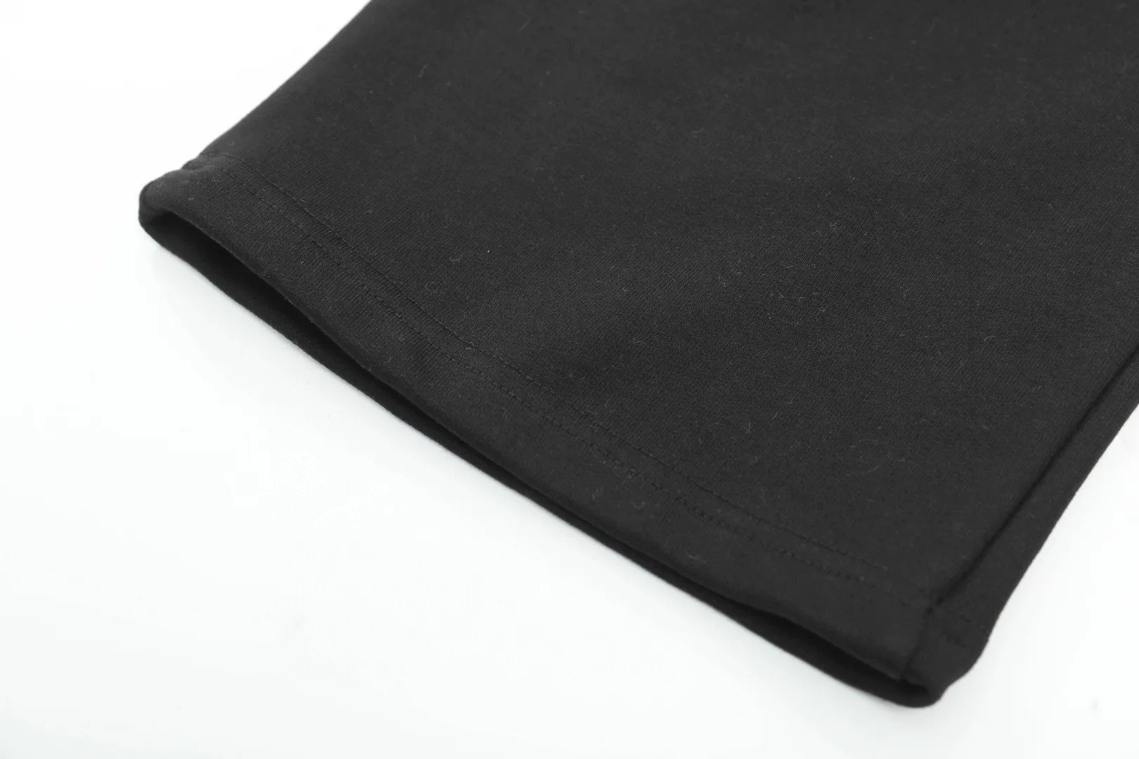 [New arrival] Top tried and tested version Balenciaga 21SS BLCG Balenciaga Wave Coke male and female couple celebrity same style pure cotton terry trousers sweatpants casual pants classic and versatile style is here! With these pants, they look perfect no matter what outfit you wear! Get it now! Customized special fabrics, ready-to-wear washable, soft and comfortable to the touch.  460 grams of dust-free sweatshirt fabric, washed and cut. Imported environmentally friendly water glue is added to the garment and washed twice to ensure consistent printing. Customized wash mark. This year's sincere shorts LOGO adopts Japanese Tajima embroidery technology, and the printing is full and meticulous. Color: Black/Grey/White/Blue Size: XS-L P:370
