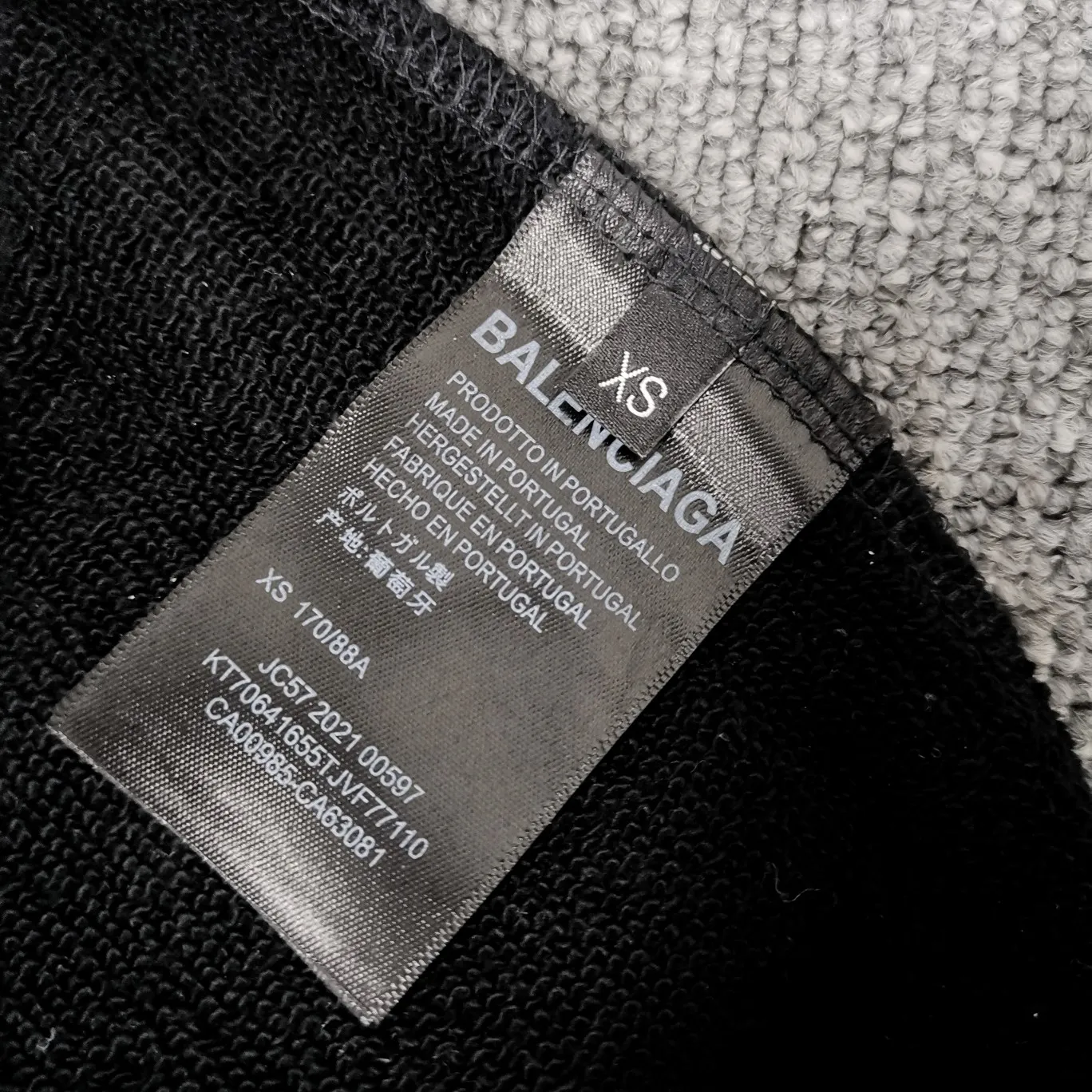 [New arrival] Top tried and tested version Balenciaga 21SS BLCG Balenciaga Wave Coke male and female couple celebrity same style pure cotton terry trousers sweatpants casual pants classic and versatile style is here! With these pants, they look perfect no matter what outfit you wear! Get it now! Customized special fabrics, ready-to-wear washable, soft and comfortable to the touch.  460 grams of dust-free sweatshirt fabric, washed and cut. Imported environmentally friendly water glue is added to the garment and washed twice to ensure consistent printing. Customized wash mark. This year's sincere shorts LOGO adopts Japanese Tajima embroidery technology, and the printing is full and meticulous. Color: Black/Grey/White/Blue Size: XS-L P:370