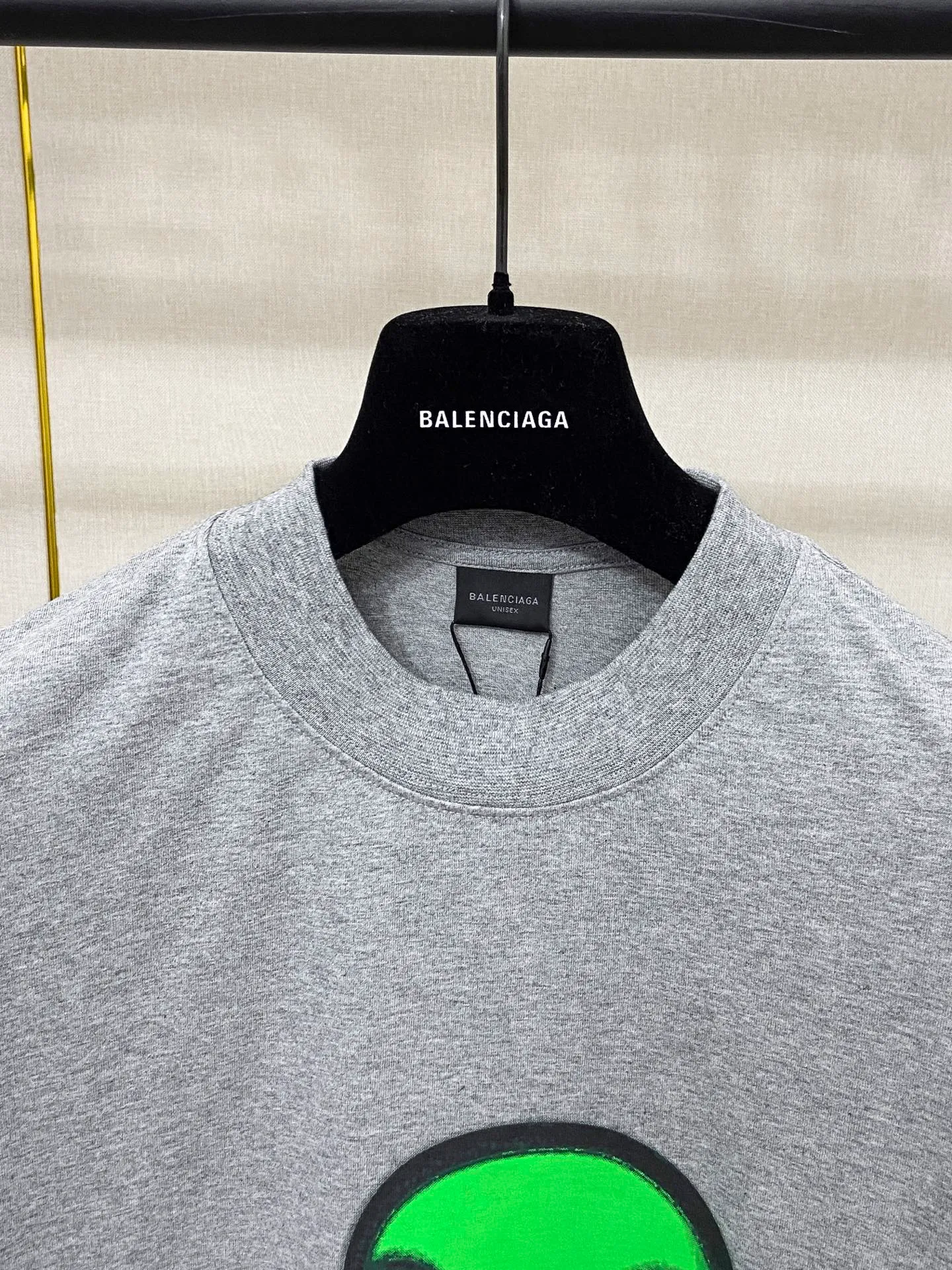 🅿️180 9196# Actual photo top version [[BALENCIA*GA] official website quality Paris new alien front panel smiley face print luminous effect short-sleeved T-shirt OS version loose dropped shoulders Unisex fabric: 260g 100% cotton double yarn Technology: front and rear digital direct injection right sleeve embroidery garment wash shaping solid color Color: black off-white floral gray Size: XS S M L