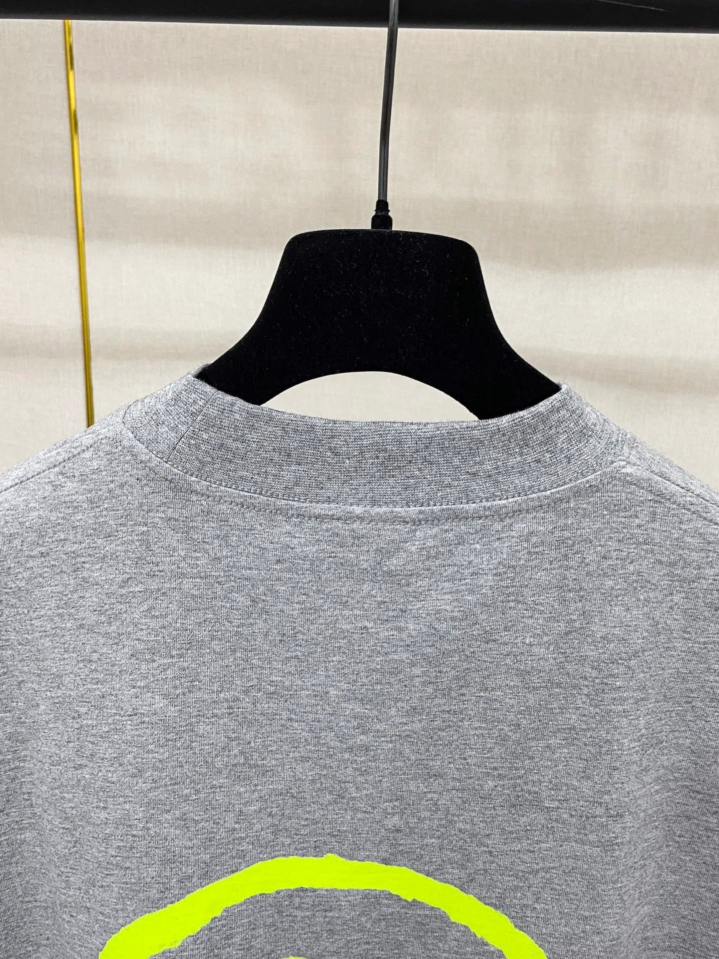 🅿️180 9196# Actual photo top version [[BALENCIA*GA] official website quality Paris new alien front panel smiley face print luminous effect short-sleeved T-shirt OS version loose dropped shoulders Unisex fabric: 260g 100% cotton double yarn Technology: front and rear digital direct injection right sleeve embroidery garment wash shaping solid color Color: black off-white floral gray Size: XS S M L