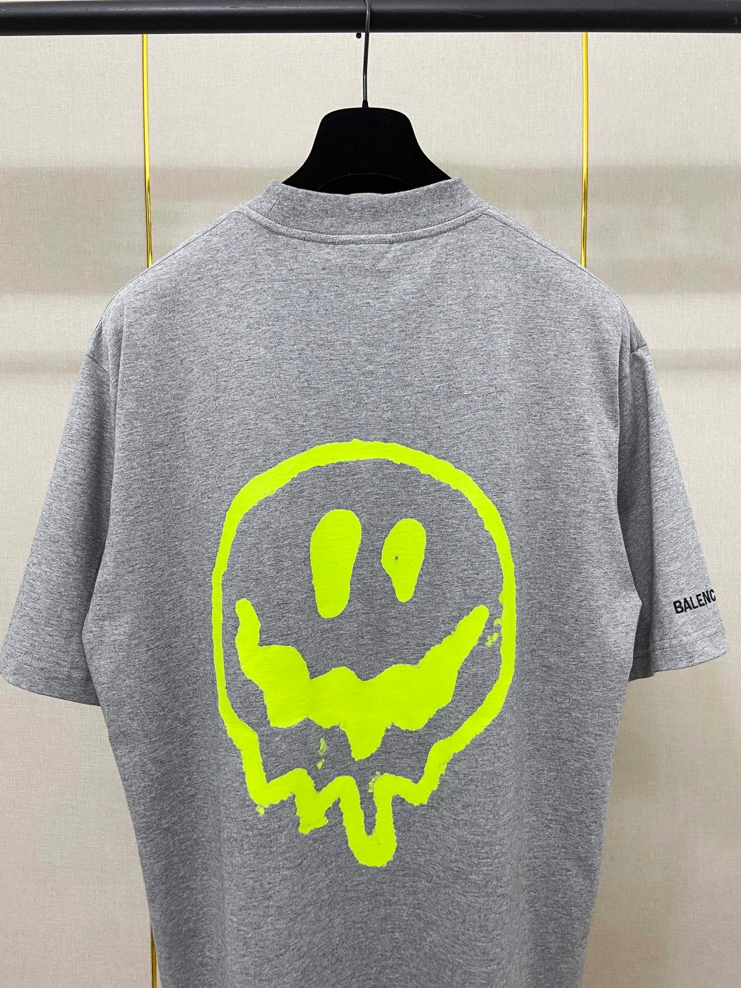 🅿️180 9196# Actual photo top version [[BALENCIA*GA] official website quality Paris new alien front panel smiley face print luminous effect short-sleeved T-shirt OS version loose dropped shoulders Unisex fabric: 260g 100% cotton double yarn Technology: front and rear digital direct injection right sleeve embroidery garment wash shaping solid color Color: black off-white floral gray Size: XS S M L