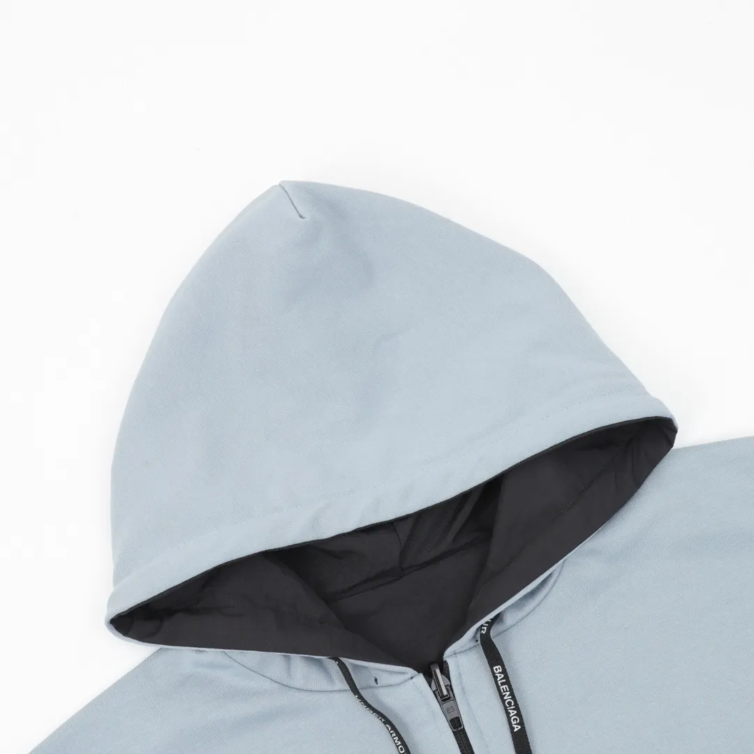 🅿️620 Balenciaga x Under Armor Balenciaga BLCG × UA 25SS cross-border co-branded haze blue reversible jacket Light luxury essential item for daily commuting for men and women Correct version Free comparison Detailed features · Customized matte Taslan jacket fabric · The entire fabric is pre-treated with a waterproof coating · OS ultra-loose silhouette design · The reverse side is made of custom-dyed 360g double-yarn pure cotton terry fabric · Custom-dyed cotton matte tatami embroidery thread · Imported Tajima high-speed embroidery machine high-density machine embroidery, three-dimensional and full · Side zipper pockets hooded design · The reverse side of the sweatshirt is designed with a sweatshirt rat bag · The cuffs are designed with elastic elasticity · The hem is designed with elastic spring buckles to tighten the waist · Open mold customization hardware zipper spring buckle Customized logo hood cord · Zippered pockets on the side of trousers · Three-grade polyester bird’s eye mesh lining · Original main mark washed tag packaging Color: Black Size: 46-52