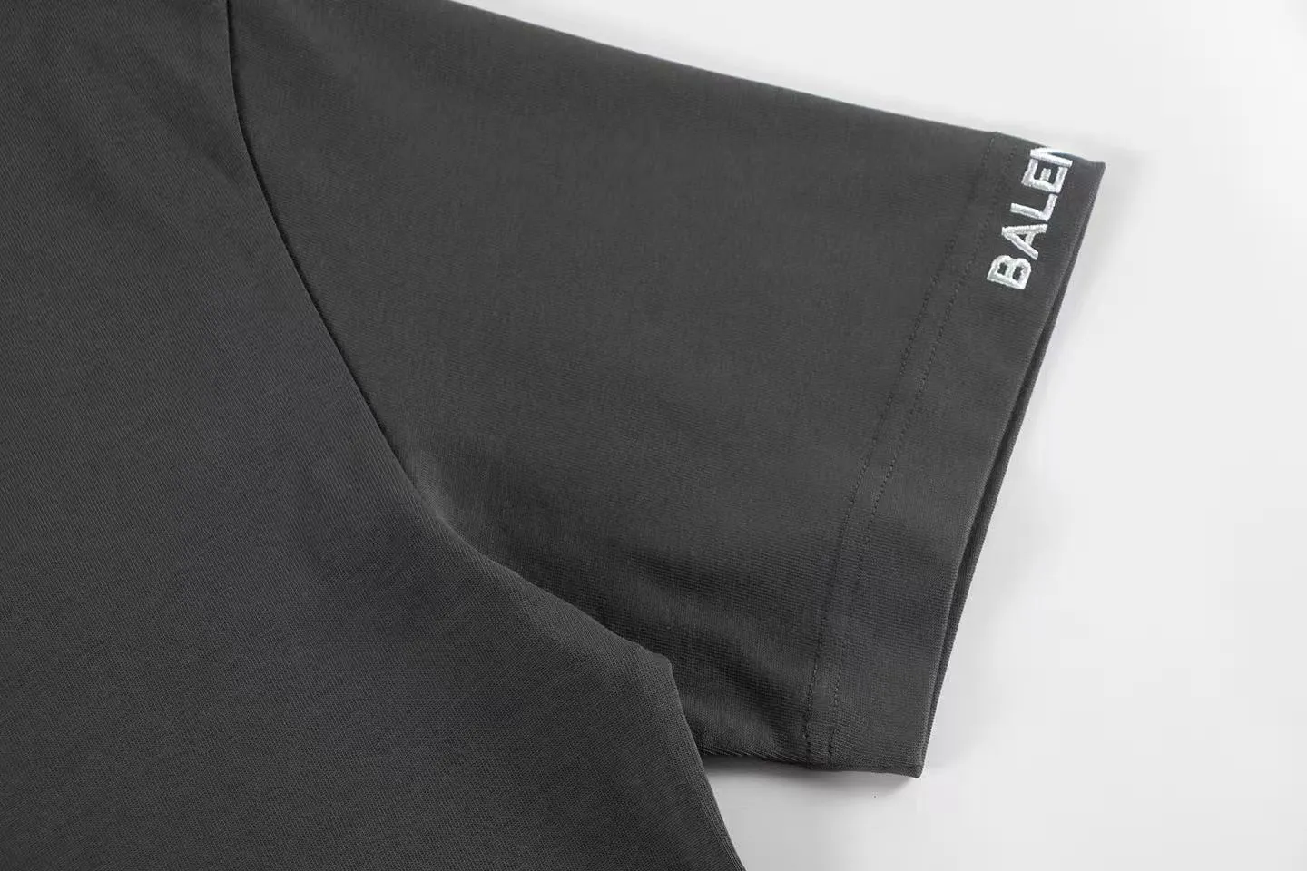 🅿️146 Style: 2026 new Balenciaga embroidered short-sleeved T-shirt Material: High version 300g double yarn combed cotton Size: S～XL Color: Gray Style number: Z032