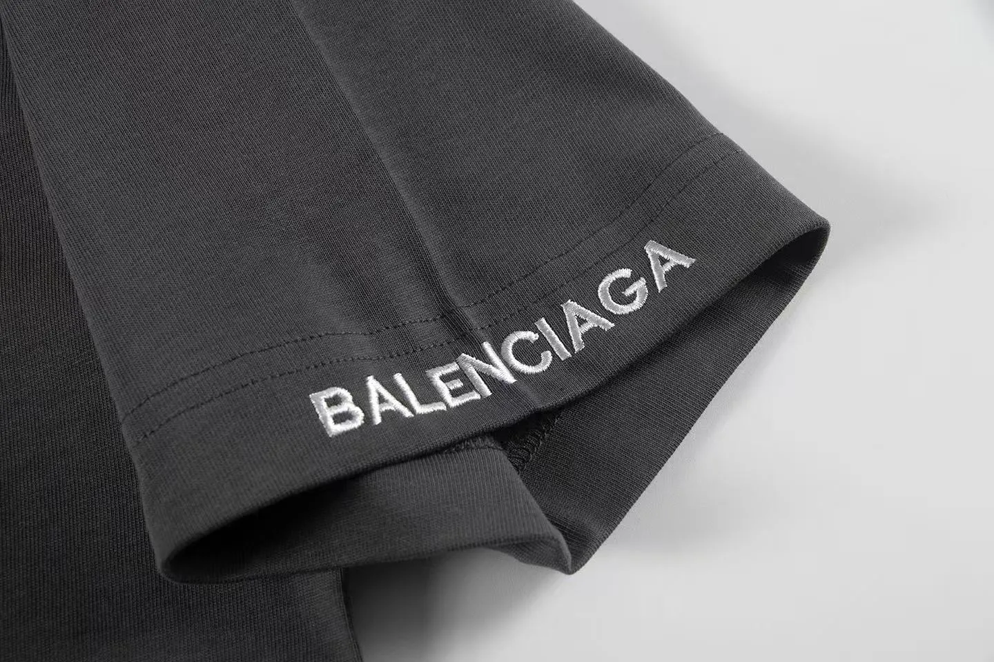 🅿️146 Style: 2026 new Balenciaga embroidered short-sleeved T-shirt Material: High version 300g double yarn combed cotton Size: S～XL Color: Gray Style number: Z032