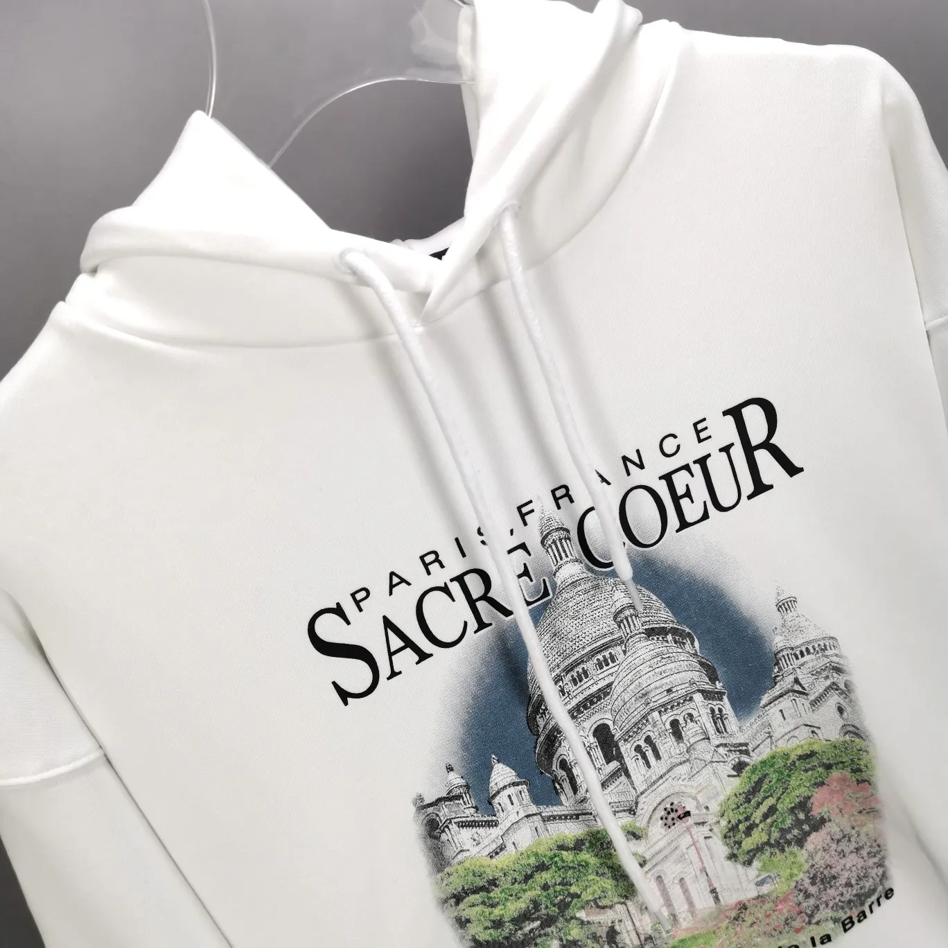 Top tested version BALENCIAGA Balenciaga Sacred Heart Cathedral Garden Notre Dame Castle loose pure cotton men and women couples the same style autumn and winter pure cotton hoodie hooded sweatshirt top quality, each piece has been garment washed. The printing process adopts Kornit Digital 7-color direct printing, which restores the picture quality in high definition. People, trees and buildings are clearly visible and layered. Letter printing details are processed without tooth edges! The cost of front and back printing is enough to buy a box of good cigarettes. Details are as shown in the picture, all products are visually photographed without any modification! The fabric is made of 480g combed cotton terry fabric, which is heavy-weight and has a full drape. The most important thing is that while ensuring the weight, it can also effectively exert its breathable and breathable effect! Exclusive quality shipment Original fabric Self-adhesive coding Counter tag Size: XS-L Color: Black White P: 480