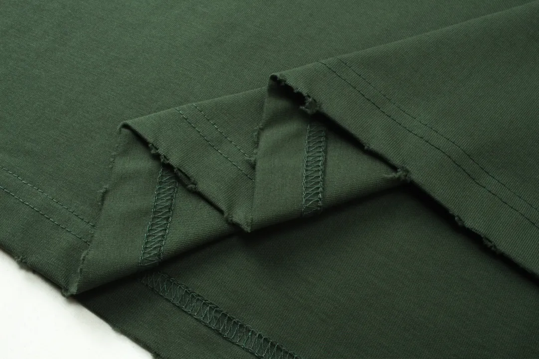 🅿️216 Real photos [Top version. Official website quality] BALENCI*GA/Paris. 23ss latest classic model. Front and rear tape direct printing. Ready-to-wear washed and worn long-sleeved T-shirt. Genuine product developed at the first time, brick cabinet synchronization. Welcome to compare. The fabric is made of Paris ZP custom-woven and dyed 100% cotton with double-yarn compact cotton. The weight is 260 grams. The cloth surface is clean. The cloth pattern is clear, soft and comfortable, and the threads are dyed with no color difference. The classic pattern is directly sprayed by a direct injection machine. Environmentally friendly imported materials, three-dimensional effect. Restored brick cabinet. The garments were washed and aged, and polished by many hands. Produced by ultra-heavy craftsmanship, the market currency is very different, welcome to compare. The version adopts OS loose shoulder design. The same style for men and women. Code: BL225003 Color: dark blue gray, off-white, burgundy, green, black blue, fog blue Size: XS S M L