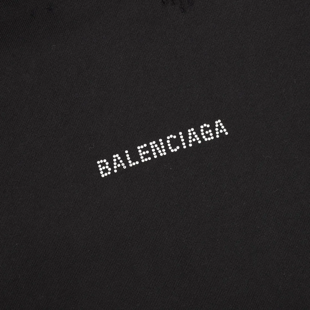 🅿️580 balenciaga/Balenciaga hot diamond mother-in-law hooded sweatshirt uses 26-count pure cotton double yarn plain weave, 580G double yarn combed pure cotton high-end dust-free fabric, 21-count double yarn flat machine rib, 18SJC yarn, 70D ultra-fine elastic stitching, nearly non-sensory routing, close-fitting and comfortable , analysis of the original ZP mold opening costing 7800+, the top enzyme washing hair removal process is not common in the market and is low-cost, the singeing plus hair eating process has a clear face, no burrs and dust, the face is lightly sanded, the hand feels delicate and soft, and the loose and large size is available. Size：S-L