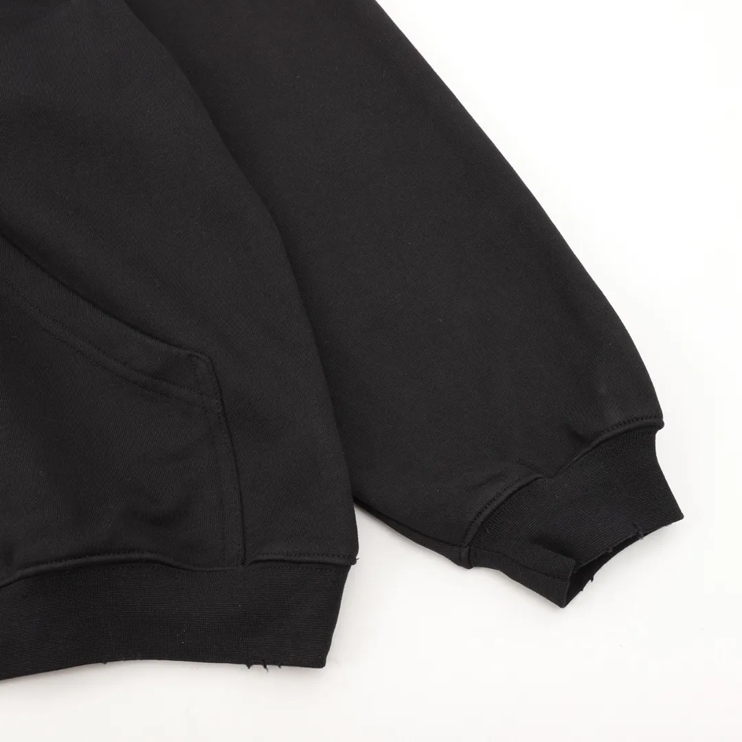 🅿️580 balenciaga/Balenciaga hot diamond mother-in-law hooded sweatshirt uses 26-count pure cotton double yarn plain weave, 580G double yarn combed pure cotton high-end dust-free fabric, 21-count double yarn flat machine rib, 18SJC yarn, 70D ultra-fine elastic stitching, nearly non-sensory routing, close-fitting and comfortable , analysis of the original ZP mold opening costing 7800+, the top enzyme washing hair removal process is not common in the market and is low-cost, the singeing plus hair eating process has a clear face, no burrs and dust, the face is lightly sanded, the hand feels delicate and soft, and the loose and large size is available. Size：S-L