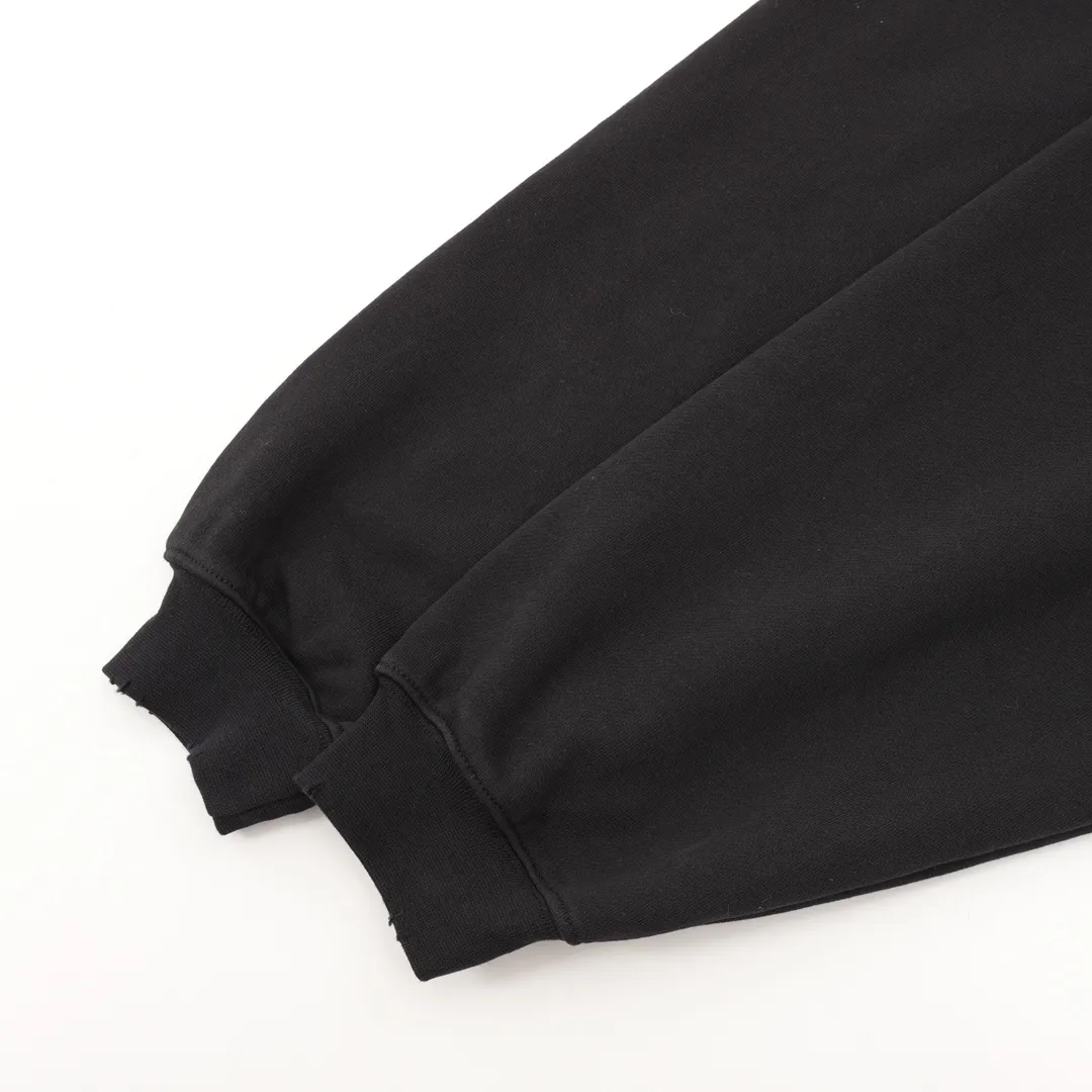 🅿️580 balenciaga/Balenciaga hot diamond mother-in-law hooded sweatshirt uses 26-count pure cotton double yarn plain weave, 580G double yarn combed pure cotton high-end dust-free fabric, 21-count double yarn flat machine rib, 18SJC yarn, 70D ultra-fine elastic stitching, nearly non-sensory routing, close-fitting and comfortable , analysis of the original ZP mold opening costing 7800+, the top enzyme washing hair removal process is not common in the market and is low-cost, the singeing plus hair eating process has a clear face, no burrs and dust, the face is lightly sanded, the hand feels delicate and soft, and the loose and large size is available. Size：S-L