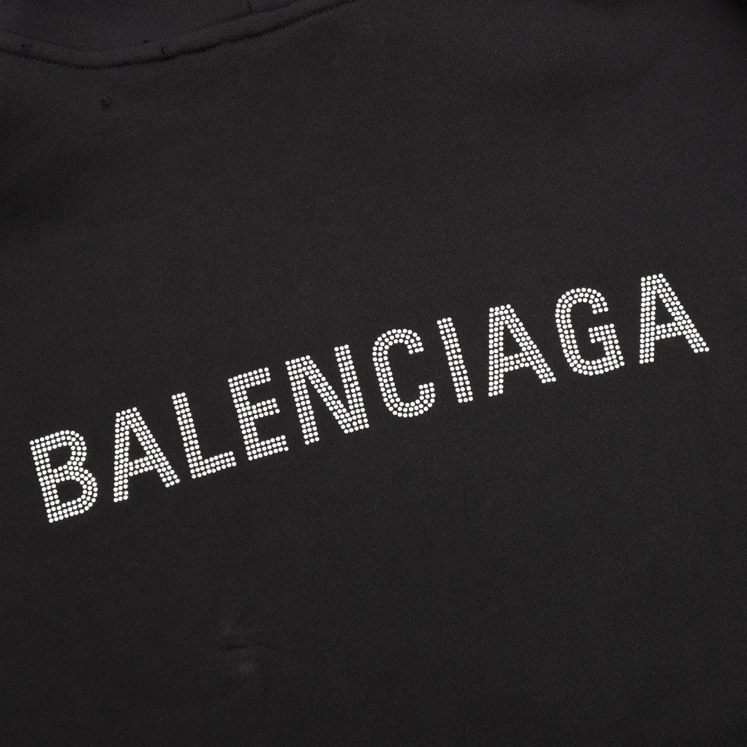 🅿️580 balenciaga/Balenciaga hot diamond mother-in-law hooded sweatshirt uses 26-count pure cotton double yarn plain weave, 580G double yarn combed pure cotton high-end dust-free fabric, 21-count double yarn flat machine rib, 18SJC yarn, 70D ultra-fine elastic stitching, nearly non-sensory routing, close-fitting and comfortable , analysis of the original ZP mold opening costing 7800+, the top enzyme washing hair removal process is not common in the market and is low-cost, the singeing plus hair eating process has a clear face, no burrs and dust, the face is lightly sanded, the hand feels delicate and soft, and the loose and large size is available. Size：S-L