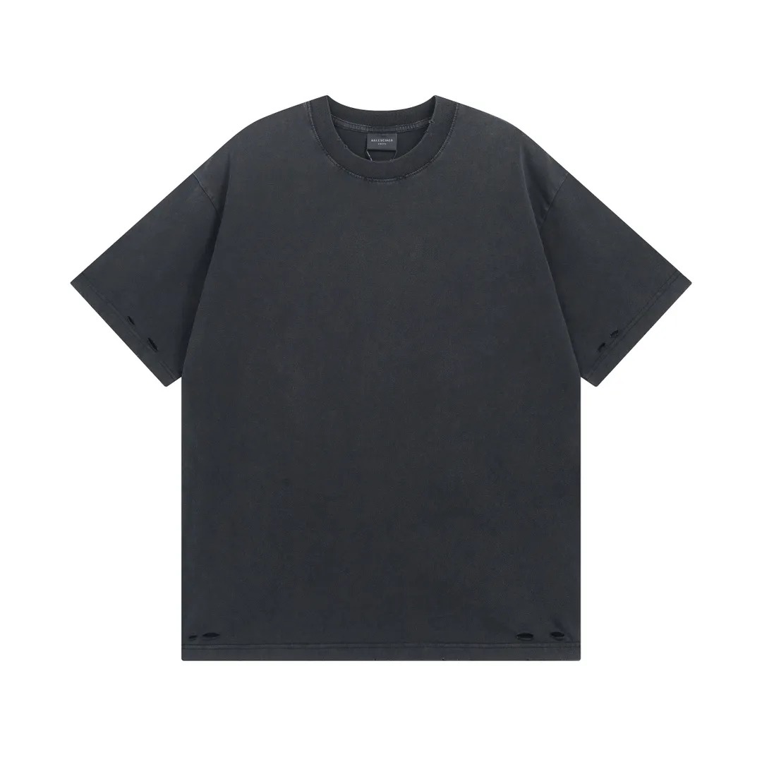 🅿️194 photos [Top version. Official website quality] BALENCI*GA/Paris.SS25 latest style classic LOGO printed on the back, washed and distressed short-sleeved T-shirt. Ready-to-wear, washed and distressed. Brick cabinets are synchronized. Genuine products are developed at the first time. The fabric is made of Paris ZP custom-woven and dyed double yarn. The weight is 260 grams, the cloth surface is clean, the texture is clear, and there is no color difference. The printing is made of genuine glue and has a three-dimensional effect. The version adopts OS loose shoulder design. Same style for men and women. Code: BL253627 Color: washed black Size: XS S M L