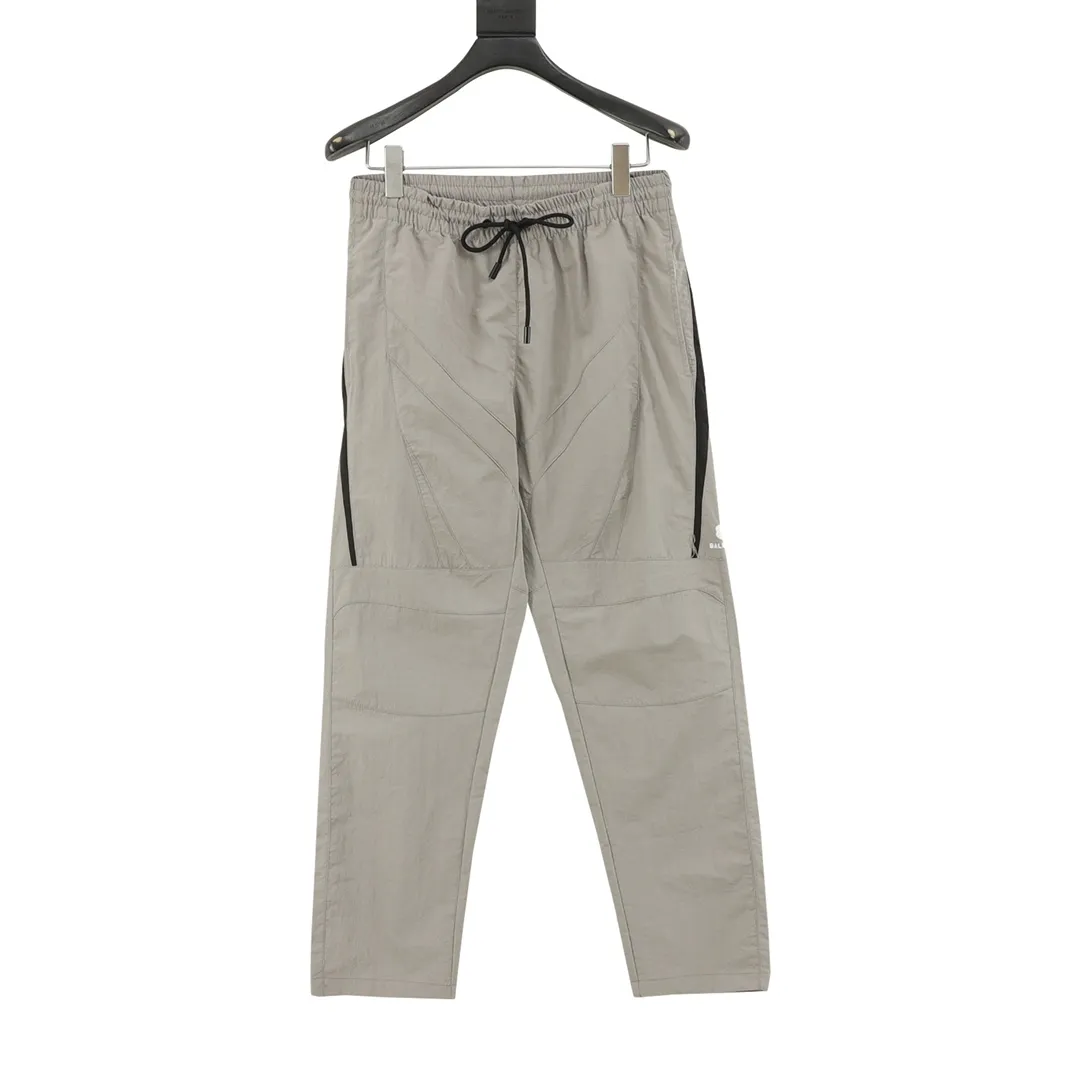 🅿️390 Balenciaga/Balenciaga half-letter embroidered splicing sports trousers, light luxury, a must-have item for daily commuting for men and women, correct version, welcome to compare · Customized matte Taslan jacket fabric · The fabric has been treated with a waterproof coating process · OS ultra-loose silhouette design Size: XS-L