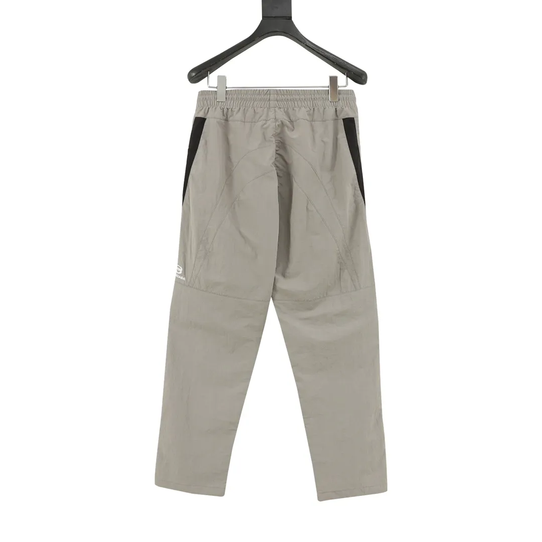 🅿️390 Balenciaga/Balenciaga half-letter embroidered splicing sports trousers, light luxury, a must-have item for daily commuting for men and women, correct version, welcome to compare · Customized matte Taslan jacket fabric · The fabric has been treated with a waterproof coating process · OS ultra-loose silhouette design Size: XS-L