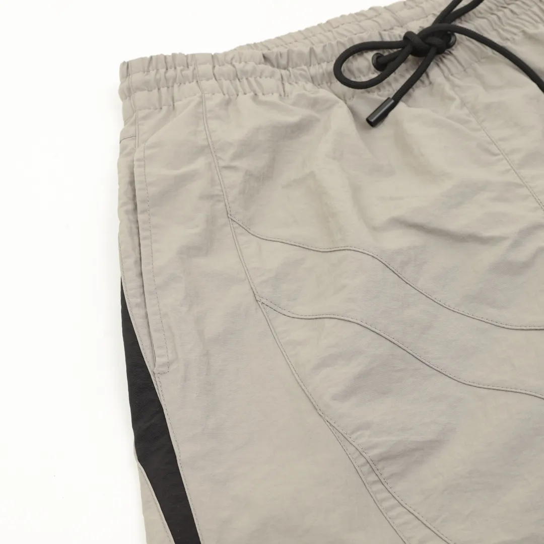 🅿️390 Balenciaga/Balenciaga half-letter embroidered splicing sports trousers, light luxury, a must-have item for daily commuting for men and women, correct version, welcome to compare · Customized matte Taslan jacket fabric · The fabric has been treated with a waterproof coating process · OS ultra-loose silhouette design Size: XS-L