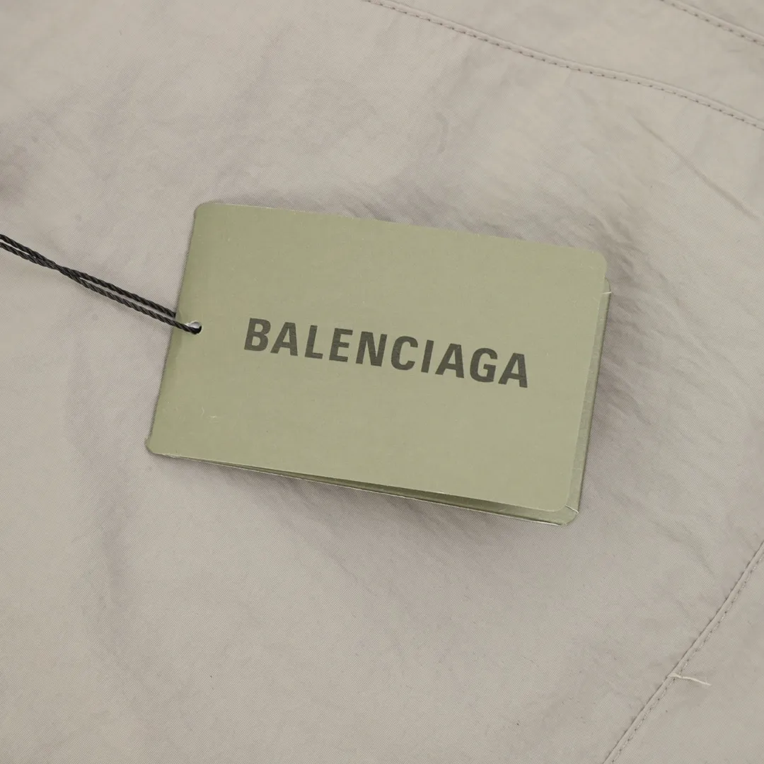 🅿️390 Balenciaga/Balenciaga half-letter embroidered splicing sports trousers, light luxury, a must-have item for daily commuting for men and women, correct version, welcome to compare · Customized matte Taslan jacket fabric · The fabric has been treated with a waterproof coating process · OS ultra-loose silhouette design Size: XS-L
