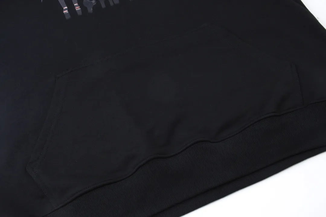 🅿️310 Detailed picture [Top version. Official website quality] BALENCI*GA/Paris. Classic model. 22SS#BALENCI*GA# Portrait band direct-printed hooded sweatshirt. Brick cabinet synchronization. The fabric is made of Paris ZP custom-woven and dyed cotton sweatshirt. The weight is 450 grams, the cloth surface is clean. The cloth pattern is clear, soft and comfortable. The threads are woven and dyed with no color difference. The classic pattern is printed with Kornit direct-injection printing, which has no hand feel and a three-dimensional effect, restoring the brick cabinet. The version adopts the OS loose shoulder version. Same style for men and women. Code: BL238055 Color: Black. White. Medium gray Size: XS S M L