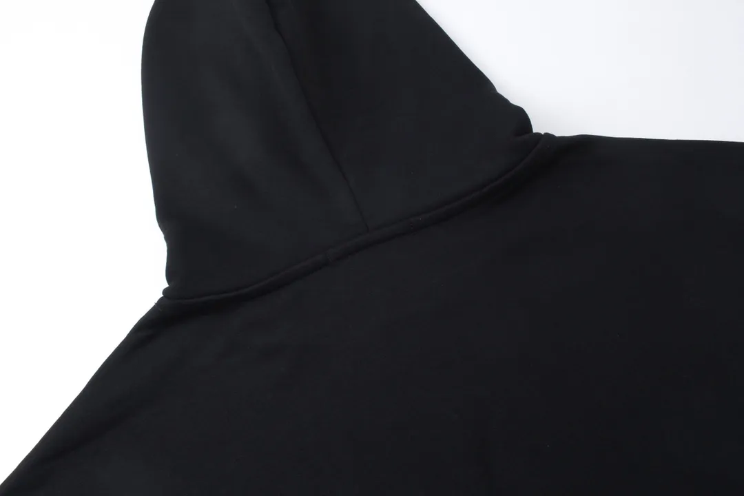 🅿️310 Detailed picture [Top version. Official website quality] BALENCI*GA/Paris. Classic model. 22SS#BALENCI*GA# Portrait band direct-printed hooded sweatshirt. Brick cabinet synchronization. The fabric is made of Paris ZP custom-woven and dyed cotton sweatshirt. The weight is 450 grams, the cloth surface is clean. The cloth pattern is clear, soft and comfortable. The threads are woven and dyed with no color difference. The classic pattern is printed with Kornit direct-injection printing, which has no hand feel and a three-dimensional effect, restoring the brick cabinet. The version adopts the OS loose shoulder version. Same style for men and women. Code: BL238055 Color: Black. White. Medium gray Size: XS S M L