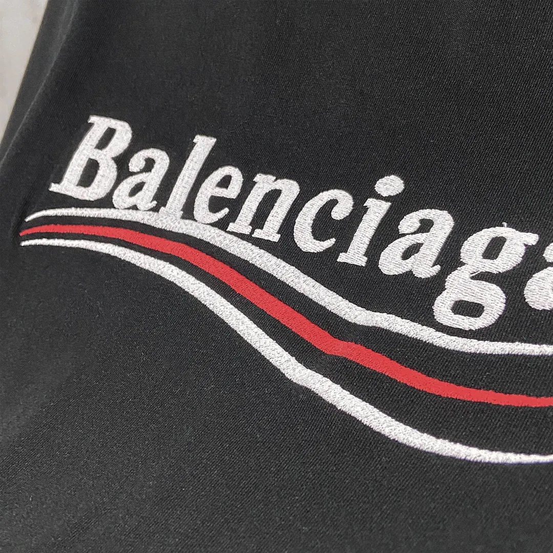 🅿️160 9116# Real photos Top version [[BALENCIA*GA] Official website quality Paris new Coke embroidered short-sleeved T-shirt OS version Loose dropped shoulders Unisex Fabric: 260g 100% cotton double yarn Craftsmanship: Front and back embroidery Garment washing Shaping Solid Color Color: Black White Size: XS S M L