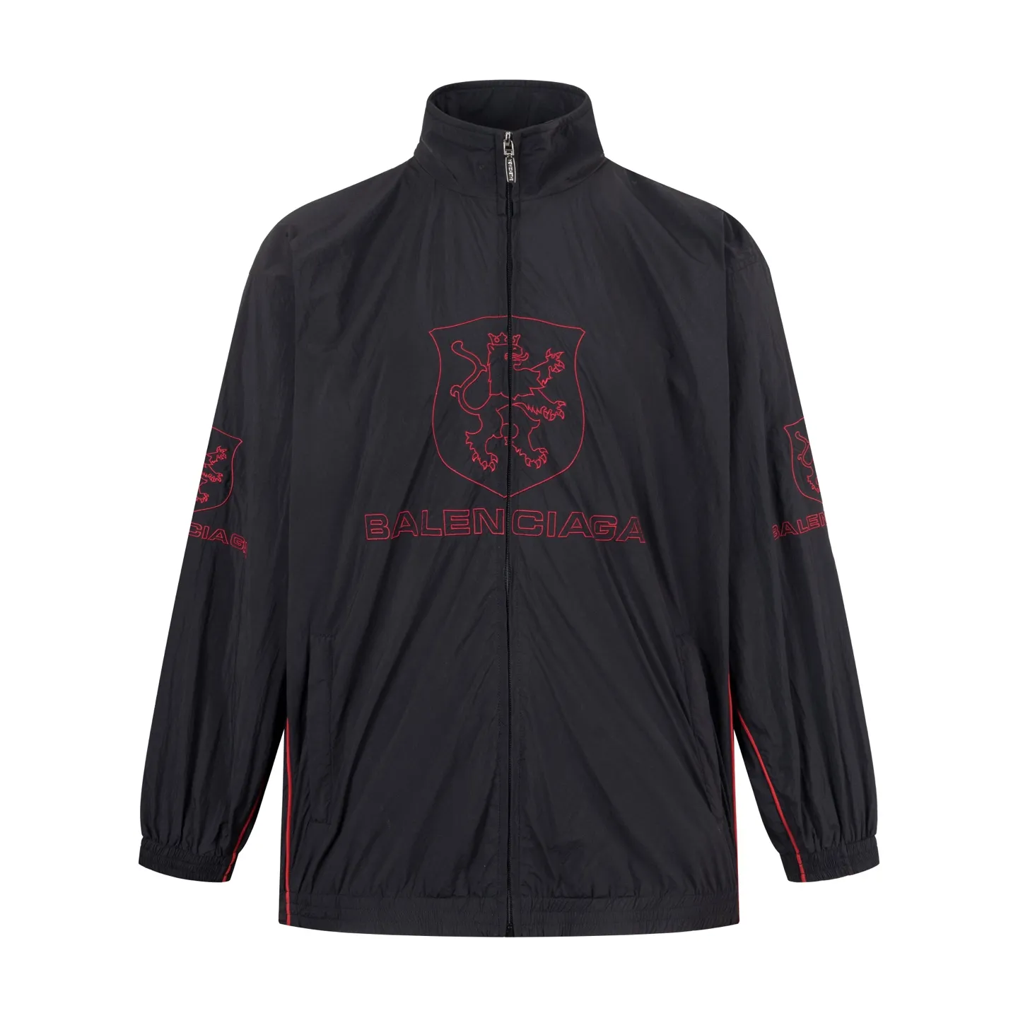 🅿️500 [Exclusive supply] BLCG Manchester United lion logo embroidered jacket The fabric is made of custom-made matte micro-pleated nylon four-way stretch Taslan, which has a high-quality texture. It not only has a unique touch and luster, but also has good elasticity and functionality. The embroidery printing uses an embroidery machine imported from Germany for high-density embroidery, and is matched with an imported Tajima machine for 10,000-needle embroidery. The line type is imported Coats. Line, the letter printing on the chest is clear and eye-catching, the 3B logo letter embroidery on the chest and cuffs and the Manchester United badge are embroidered with precise manual outline, the edges of the pattern are regular and the lines are smooth! The zippers have been customized by ZP molding, which not only improves the practicality and durability of the clothing, but also adds a sense of sophistication. Size:XS/S/M