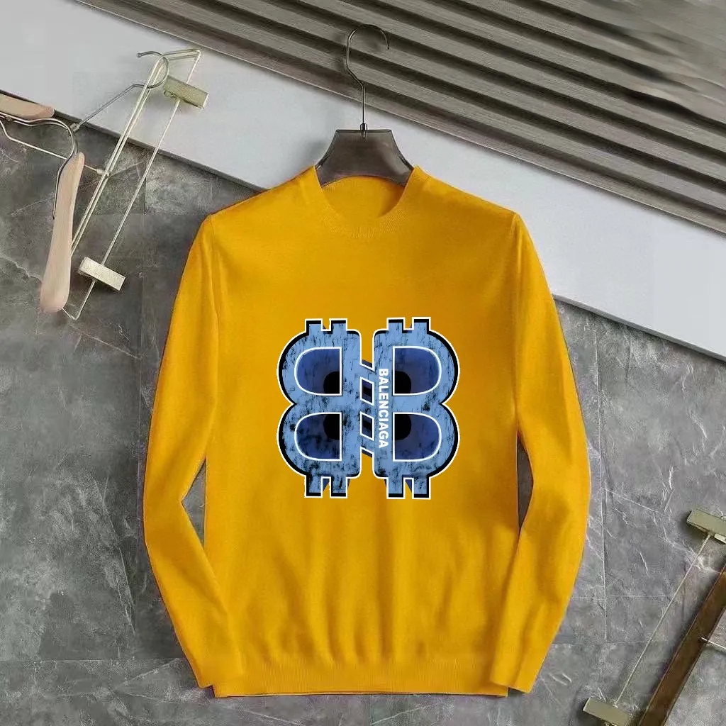 🅿️240 【BALENCIAGA】Autumn and winter classic round neck pullover sweater, in full condition! ! ! Wool blended fabric, the latest model in 2025, golden ratio! ! Slim-fitting soft gold, versatile and practical item, the combination and practicality are extremely powerful, simple and elegant, and classy! To create your own style, it is highly recommended to buy it in two colors. The standard slim fit tailoring process is suitable for both young and old men. It is knitted from wool and will not cause any discomfort! While keeping warm, it is stylish, textured and wearable, and the classic logo with contrasting colors on the chest feels in place! ! Recommended for regular customers! ! Size M-3XL (maximum wear: 190 pounds)