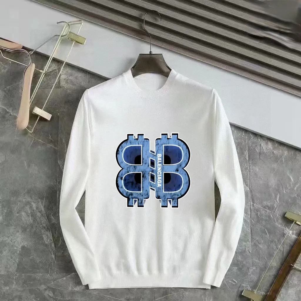 🅿️240 【BALENCIAGA】Autumn and winter classic round neck pullover sweater, in full condition! ! ! Wool blended fabric, the latest model in 2025, golden ratio! ! Slim-fitting soft gold, versatile and practical item, the combination and practicality are extremely powerful, simple and elegant, and classy! To create your own style, it is highly recommended to buy it in two colors. The standard slim fit tailoring process is suitable for both young and old men. It is knitted from wool and will not cause any discomfort! While keeping warm, it is stylish, textured and wearable, and the classic logo with contrasting colors on the chest feels in place! ! Recommended for regular customers! ! Size M-3XL (maximum wear: 190 pounds)