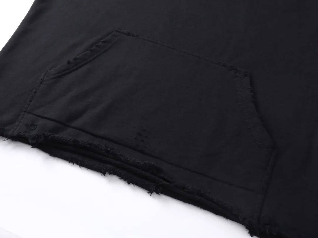 🅿️350 real photos [Top version. Official website quality] BALENCI*GA/Paris BALENCI*GA# New model, classic LOGO embroidery, washed, frayed and damaged hem, greatly distressed hooded sweatshirt. Brick cabinet synchronization. The worn and worn ZP is the same, welcome to compare. The fabric is made of Paris ZP custom-woven and dyed cotton terry Davidson. The weight is 460 grams. The cloth surface is clean. The cloth pattern is clear. Soft and comfortable. The color fastness is good. It is not easy to change color. The threads are woven and dyed with no color difference. The embroidery uses a Tajima embroidery machine, the letters are three-dimensional, the garment is washed and worn, and the hem is worn and worn in all directions, extra heavy craftsmanship. Comparisons welcome. Restore brick cabinet. The version adopts OS loose shoulder style. Same style for men and women. Code: BL238951 Color: Black Size: XS S M L