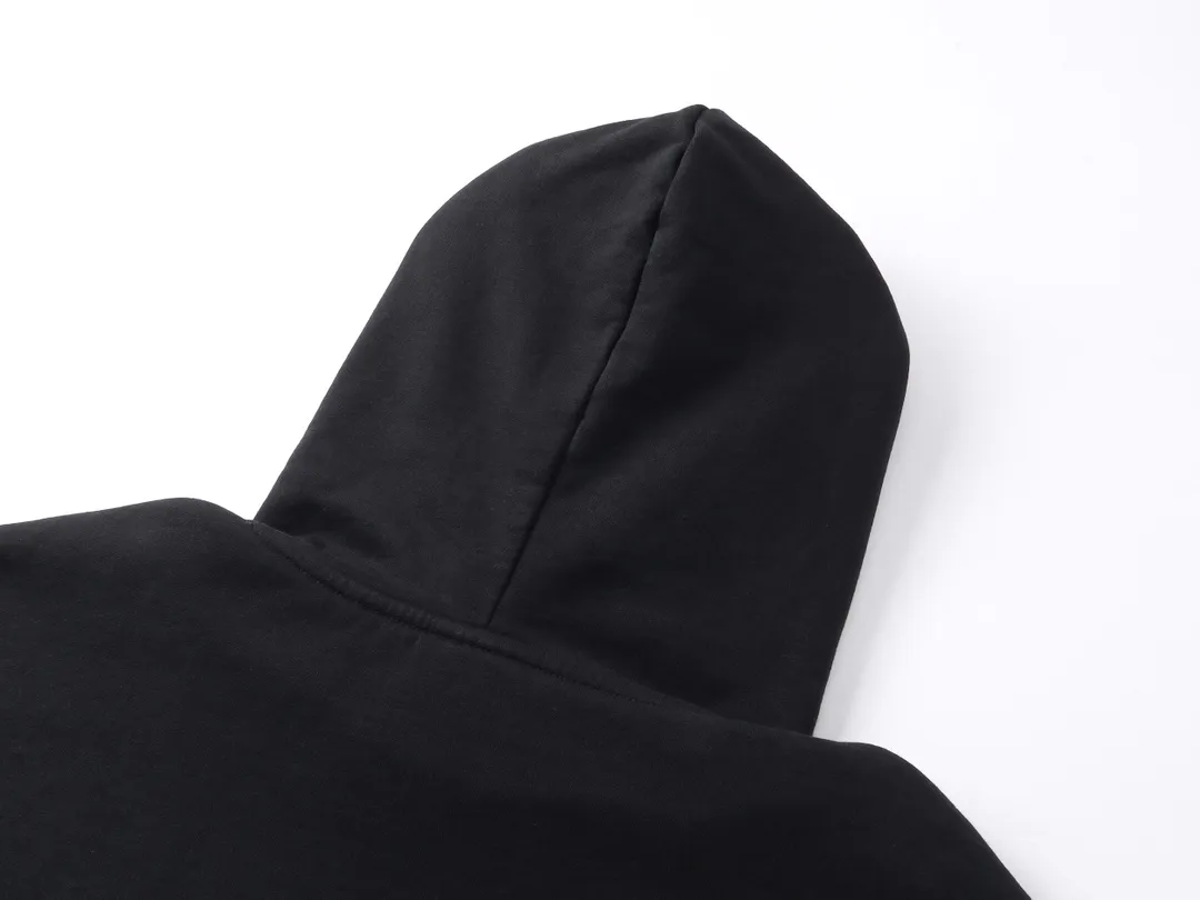 🅿️350 real photos [Top version. Official website quality] BALENCI*GA/Paris BALENCI*GA# New model, classic LOGO embroidery, washed, frayed and damaged hem, greatly distressed hooded sweatshirt. Brick cabinet synchronization. The worn and worn ZP is the same, welcome to compare. The fabric is made of Paris ZP custom-woven and dyed cotton terry Davidson. The weight is 460 grams. The cloth surface is clean. The cloth pattern is clear. Soft and comfortable. The color fastness is good. It is not easy to change color. The threads are woven and dyed with no color difference. The embroidery uses a Tajima embroidery machine, the letters are three-dimensional, the garment is washed and worn, and the hem is worn and worn in all directions, extra heavy craftsmanship. Comparisons welcome. Restore brick cabinet. The version adopts OS loose shoulder style. Same style for men and women. Code: BL238951 Color: Black Size: XS S M L