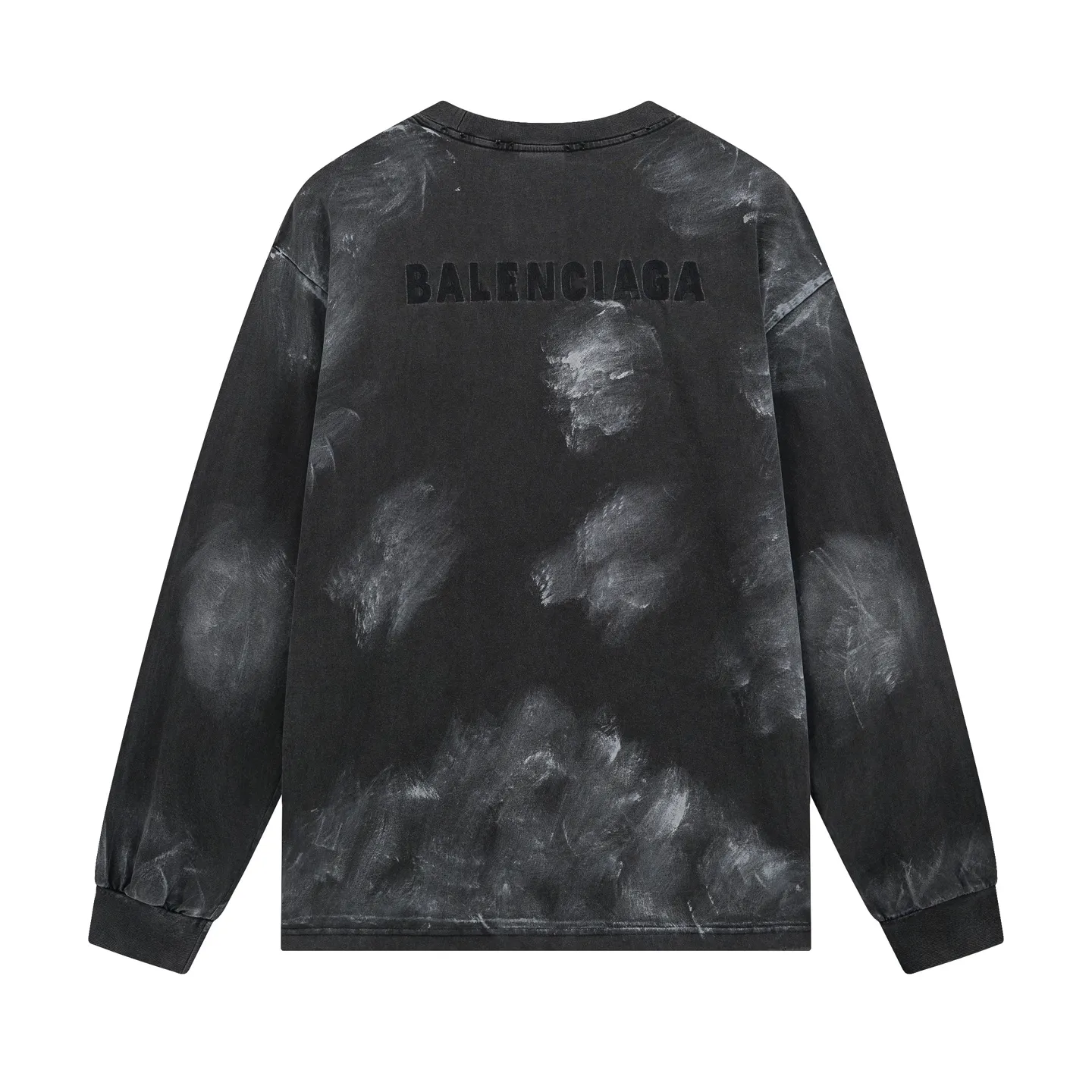 🅿️226 Actual pictures [Top version. Official website quality] BALENCI*GA/Paris #2025 new style. Front and back letter LOGO embroidery, hand-painted graffiti, washed and worn long-sleeved T-shirt, full of design. Welcome to compare. Notice! ️The fabric uses genuine environmentally friendly dyes, custom-woven and dyed 100% cotton double yarn, weight 260 grams, the cloth surface is clean. The cloth pattern is clear, soft and comfortable. The threads are dyed with no color difference. The classic letter LOGO is embroidered using imported Tajima embroidery machine. The garments are washed, distressed and hand-painted with graffiti. Extra heavy craftsmanship. . Restore the brick cabinet, adopt OS loose shoulder style. Same style for men and women. Code: BL255072 Color: black and gray Size: XS S M L