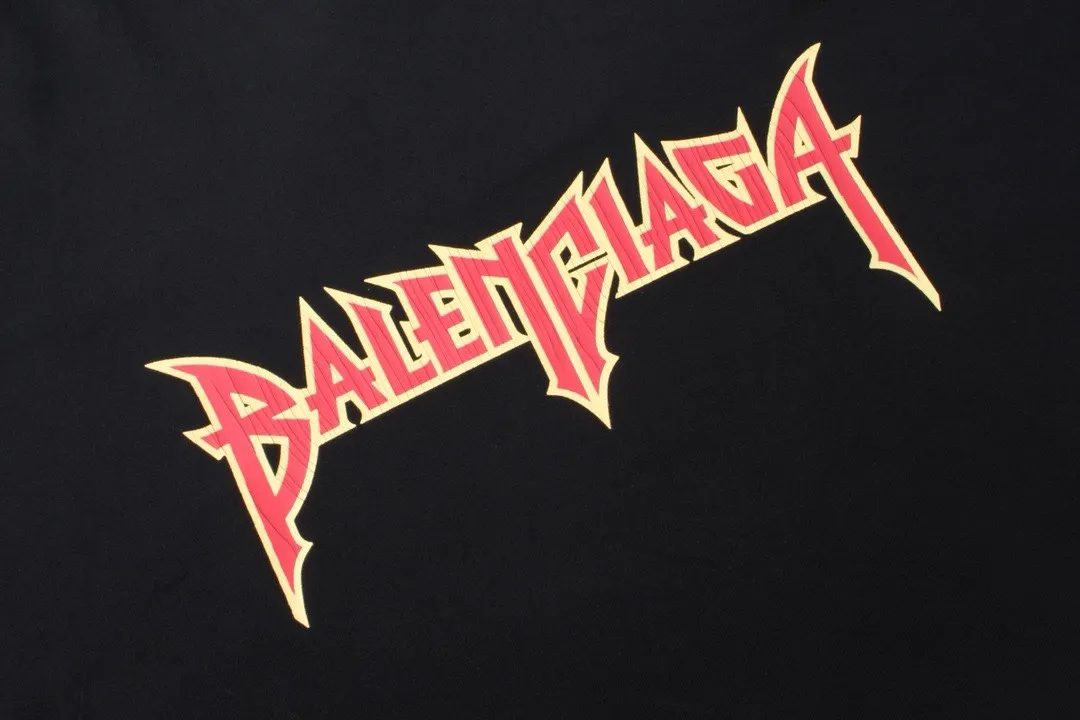 🅿️260 -BALENCI*GA Paris Lightning letter style long sleeves. The fabric is made of Paris custom-woven and dyed double-yarn pure cotton fabric. The weight is 280g. The thread is custom-woven and dyed without color difference. The front and back are cracked on the left and right sleeves. The hem is manually hand-painted. The cuffs are spliced. Two high-temperature shaping washes. os dropped shoulders are loose and the same style for men and women -Color: black white -SIZE: XS S M L Style number 8618#