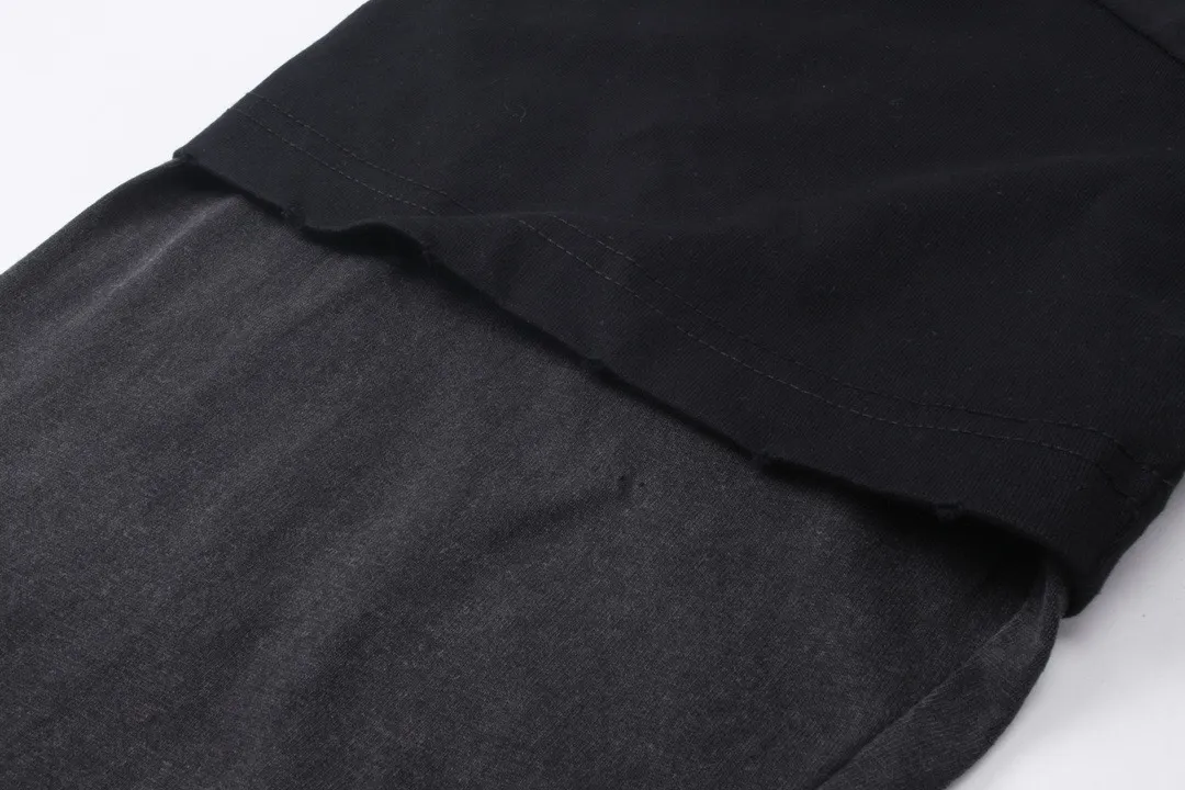 🅿️260 -BALENCI*GA Paris Lightning letter style long sleeves. The fabric is made of Paris custom-woven and dyed double-yarn pure cotton fabric. The weight is 280g. The thread is custom-woven and dyed without color difference. The front and back are cracked on the left and right sleeves. The hem is manually hand-painted. The cuffs are spliced. Two high-temperature shaping washes. os dropped shoulders are loose and the same style for men and women -Color: black white -SIZE: XS S M L Style number 8618#