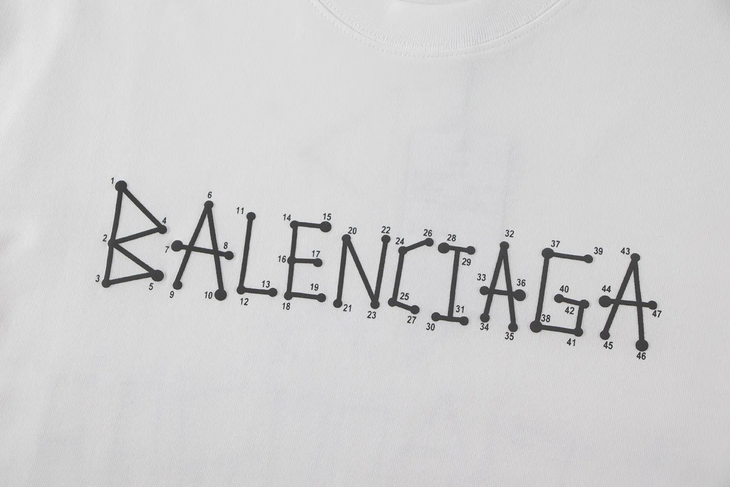 🅿️160 Balenciaga2026 new nail chain T-shirt Material: Made of high version 300g double yarn combed cotton Size: S M L XL Color: black and white Style number: W2805