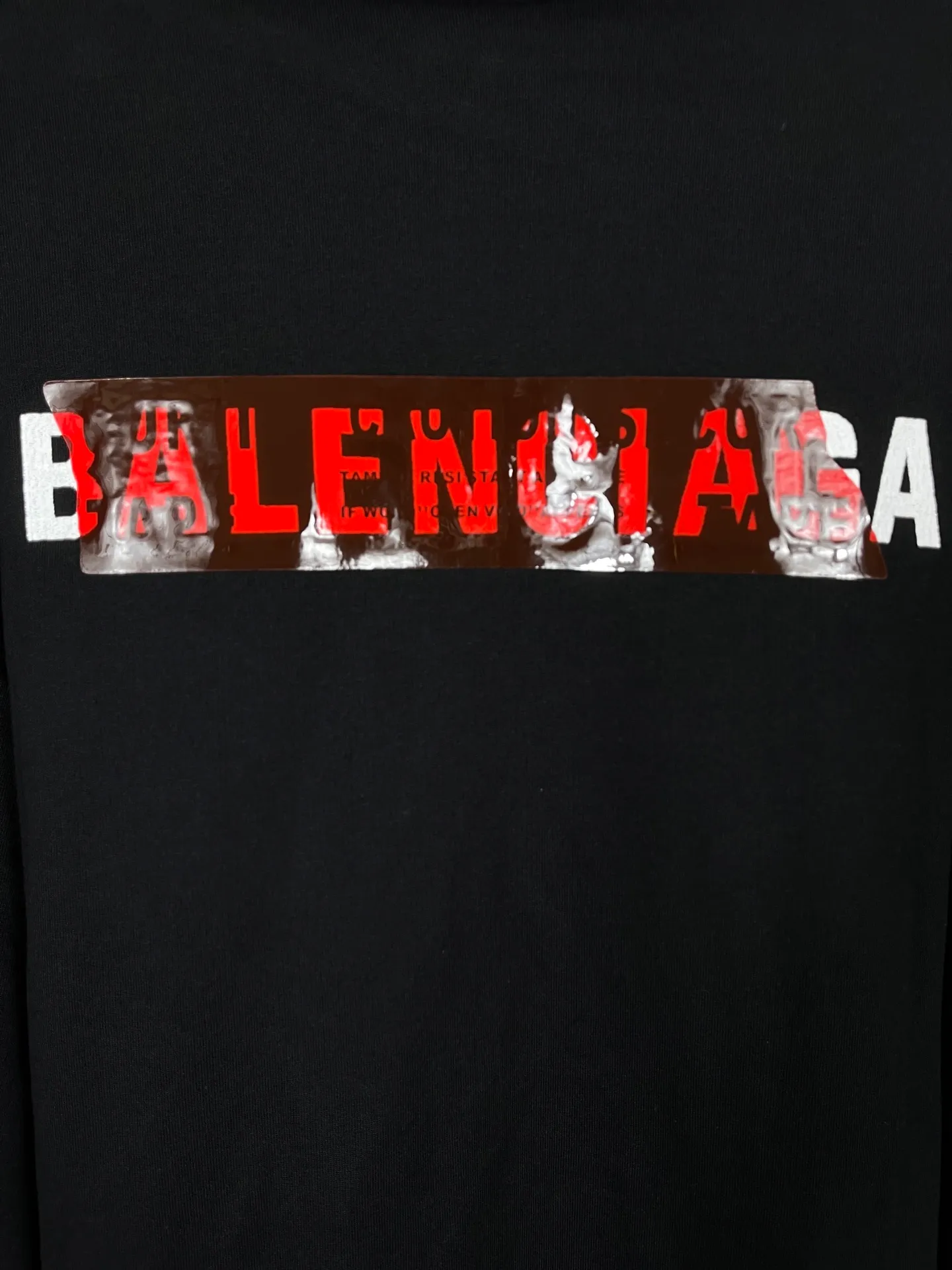 🅿️320 real photos [Top version. Official website quality] BALENCI*GA/Paris #2025 autumn and winter new style front and rear letter LOGO embroidered tape taped hooded sweatshirt. Full sense of design, welcome to compare. The fabric is made of Paris ZP custom-woven and dyed cotton sweatshirt. The weight is 460 grams. The cloth surface is clean. The cloth pattern is clear, soft and comfortable. The threads are dyed with no color difference. The classic letter LOGO is embroidered with imported Tajima embroidery machine. The tape is stamped with imported transparent glue. The effect is three-dimensional. Restore the brick cabinet, adopt OS loose shoulder style. Same style for men and women. Code: BL259910 Color: black, sky blue Size: XS S M L