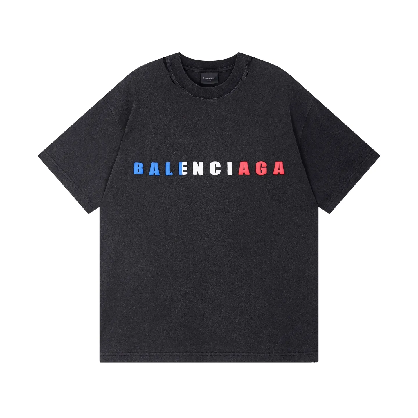 🅿️190 Detail Picture [Top version. Official website quality] BALENCI*GA/Paris. 25ss latest model. Paris English color LOGO foam printed washed and distressed short-sleeved T-shirt. Brick cabinet synchronization. The fabric is made of Paris ZP custom-woven and dyed 100% cotton double yarn compact cotton. The weight is 260 grams, the cloth surface is clean. The cloth pattern is clear, soft and comfortable, and the thread is dyed with no color difference. The classic pattern is foam printed using environmentally friendly imported materials, with clear letters and a strong three-dimensional feel. Restored brick cabinet. The garments were washed and aged, and polished by many hands. Produced by ultra-heavy craftsmanship, the market currency is very different, welcome to compare. The version adopts OS loose shoulder design. The same style for men and women. Code: BL253686 Color: black, floral gray Size: XS S M L