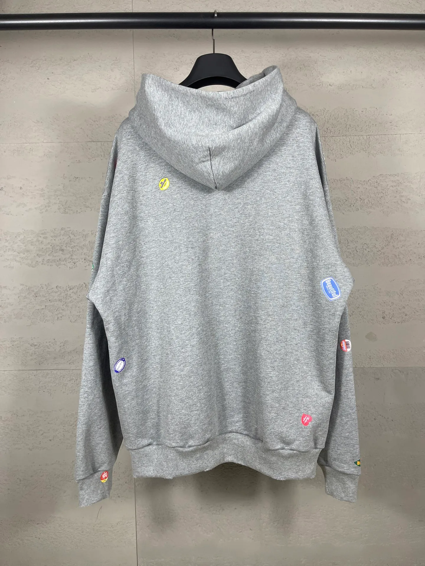 🅿️420 Real photos [Top version. Official website quality] BALENCI*GA/Paris #2025 autumn and winter new style. Fruit pattern Vintage all over embossed washed and distressed hooded sweatshirt. The fabric is made of Paris ZP custom-woven and dyed cotton sweatshirt. Weighing 460 grams, the cloth surface is clean. The cloth pattern is clear, soft and comfortable. The threads are dyed with no color difference. The pattern printing uses environmentally friendly imported glue and computer inkjet printing. The pattern is clear, no burrs, and has a strong three-dimensional effect. The garments are washed and worn. All colors are synchronized with the brick cabinets, custom woven and dyed, and will not fade. Different market currencies. The version adopts OS loose shoulder design. Same style for men and women. Code: BL259907 Color: floral gray, pink Size: XS S M L