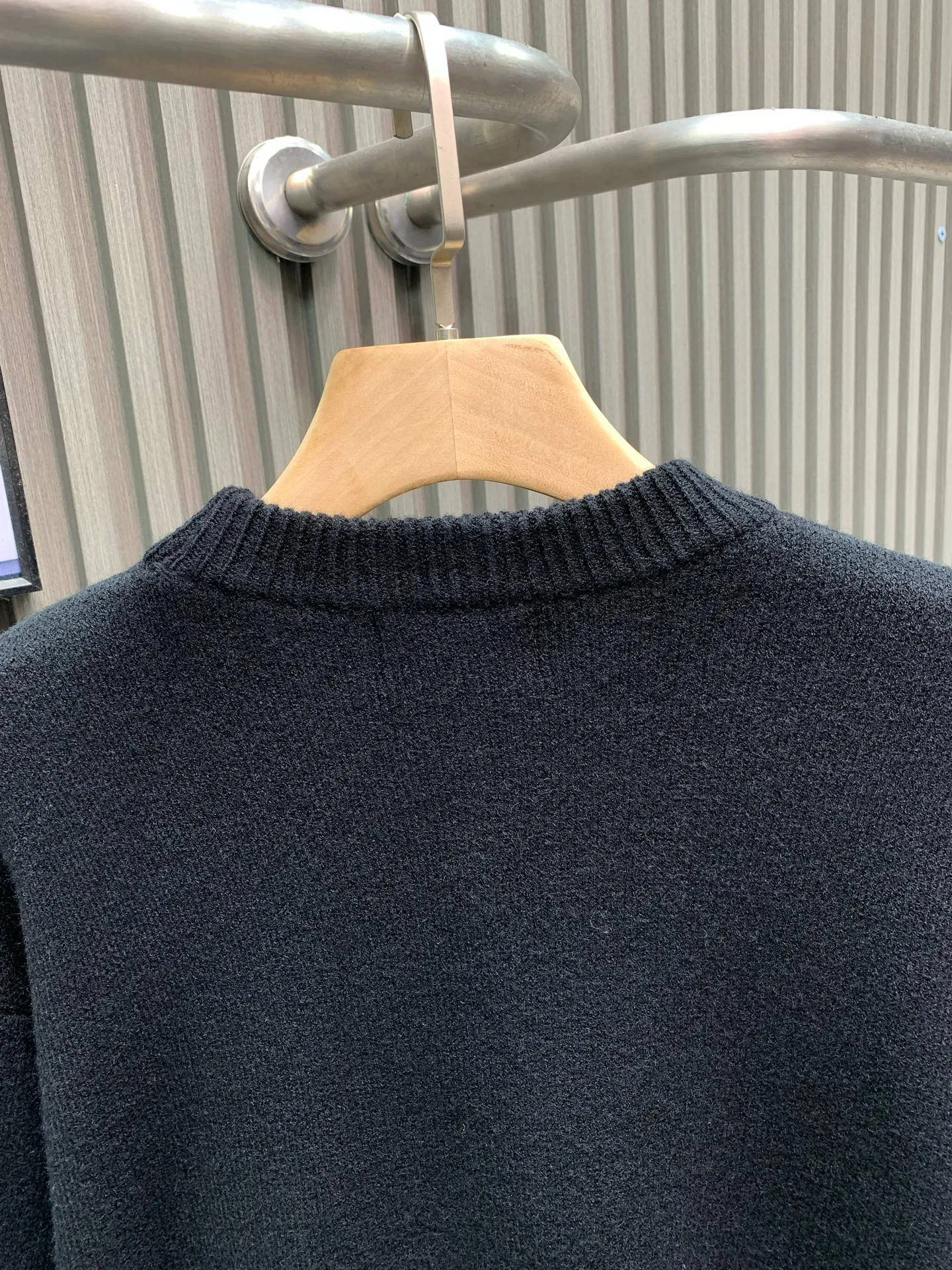 🅿️330 🀄️ BALENClAGA Balenciaga Autumn and Winter New Multi-Language Couple Versatile Knitted Sweater High Version⚠️High Version⚠️ Exclusively launched on the entire network. The versatile style has perfect details. The original fabric is the same style as the Internet celebrity. It feels very comfortable, fashionable and personalized. It is super versatile and good-looking. It is very suitable for both men and women. It is a must-have for everyone. It has three standards.
