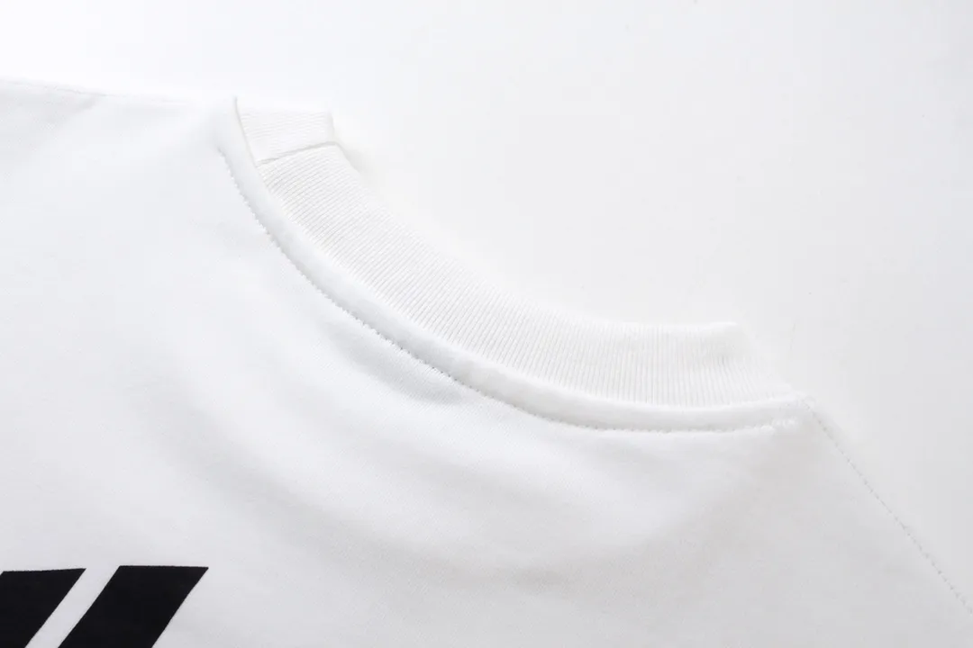 🅿️246 detailed pictures [Top version. Official website quality] BALENCI*GA/Paris. 2024 new style. Phantom double LOGO classic pattern printed round neck sweatshirt. Brick cabinet synchronization. Genuine product developed in the first time, happy to print and compare! The fabric is made of Paris ZP custom-woven and dyed cotton sweatshirt. The weight is 450 grams. The cloth surface is clean. The cloth pattern is clear, soft and comfortable. The threads are dyed with no color difference. The classic printing is made of environmentally friendly imported materials, with LOGO phantom effect, clear letters and three-dimensional effect. Restored brick cabinet. Ready-made clothes are washed and distressed, different market currency, welcome to compare, the version adopts OS loose shoulder version. Same style for men and women Coding: BL235566 Color: black, white Size: XS S M L