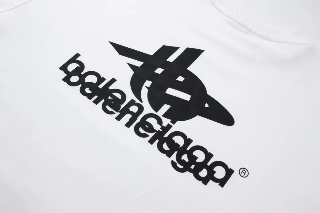 🅿️246 detailed pictures [Top version. Official website quality] BALENCI*GA/Paris. 2024 new style. Phantom double LOGO classic pattern printed round neck sweatshirt. Brick cabinet synchronization. Genuine product developed in the first time, happy to print and compare! The fabric is made of Paris ZP custom-woven and dyed cotton sweatshirt. The weight is 450 grams. The cloth surface is clean. The cloth pattern is clear, soft and comfortable. The threads are dyed with no color difference. The classic printing is made of environmentally friendly imported materials, with LOGO phantom effect, clear letters and three-dimensional effect. Restored brick cabinet. Ready-made clothes are washed and distressed, different market currency, welcome to compare, the version adopts OS loose shoulder version. Same style for men and women Coding: BL235566 Color: black, white Size: XS S M L